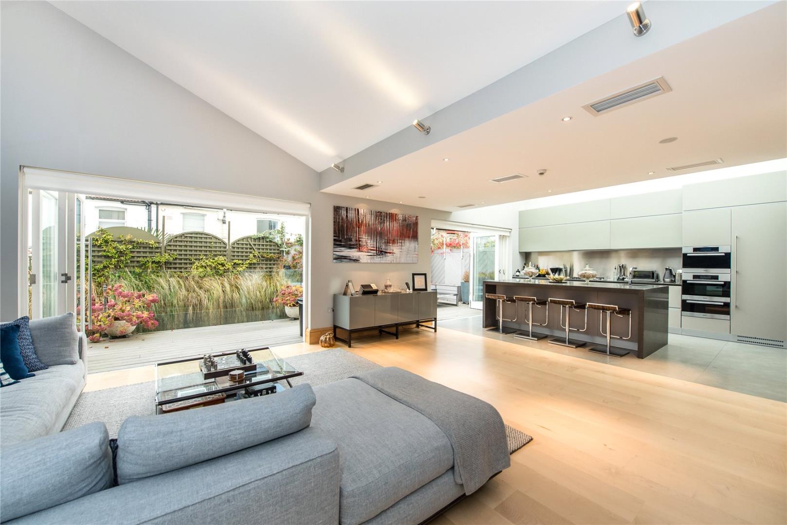 Italian,Family room