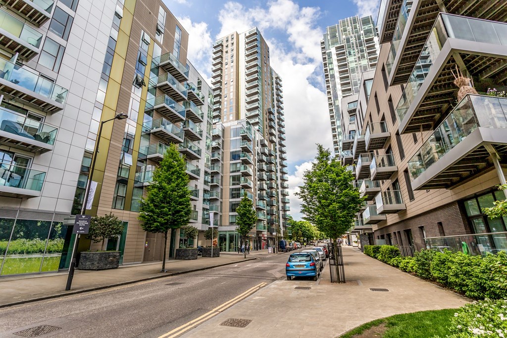 Woodberry Down,Local