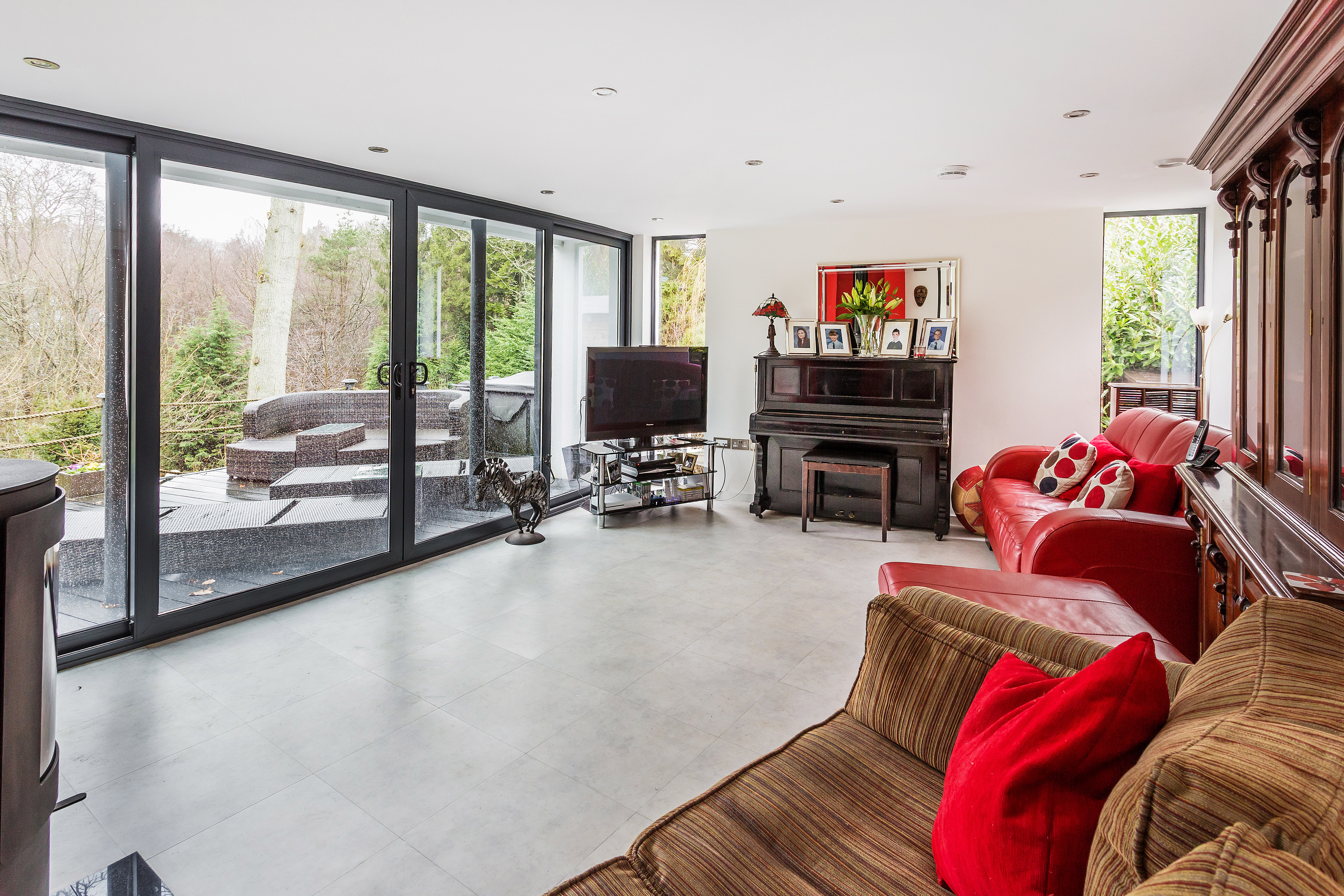 Thermohouse,Family room