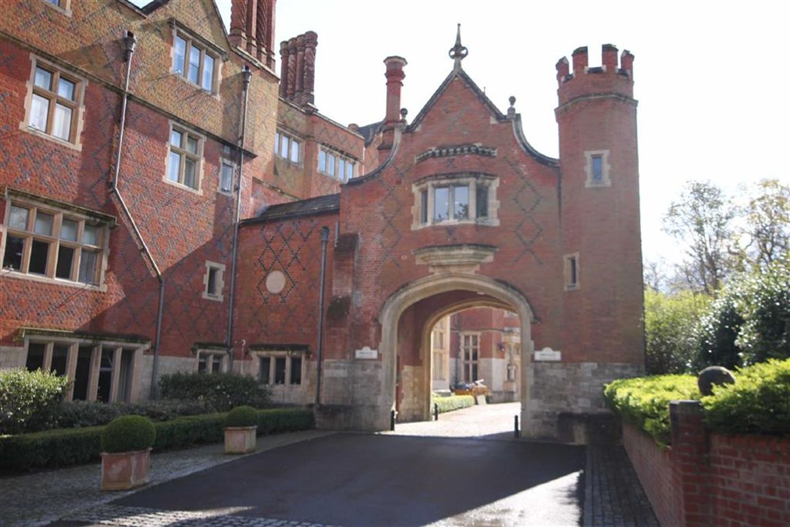 5 bed flat for sale in Goldings Hall, Waterford, Hertfordshire SG14