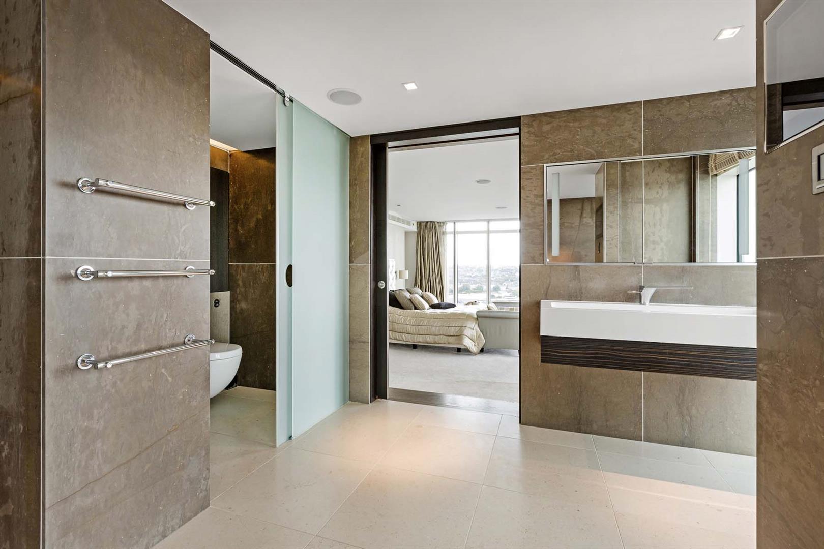 Battersea Reach,En-Suite