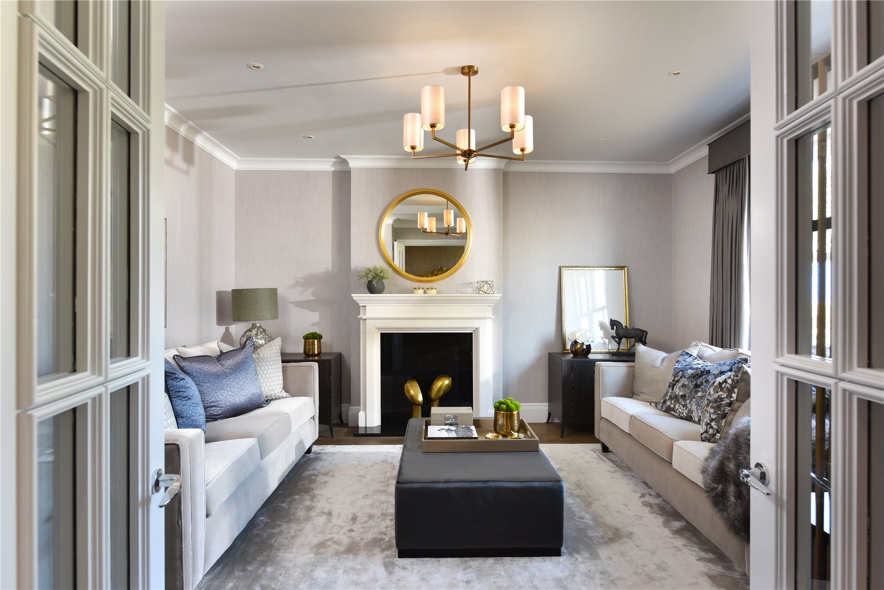 Richmond Chase,Lounge