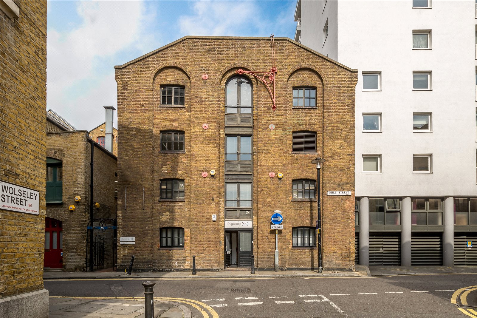 Shad Thames,Front Elevation
