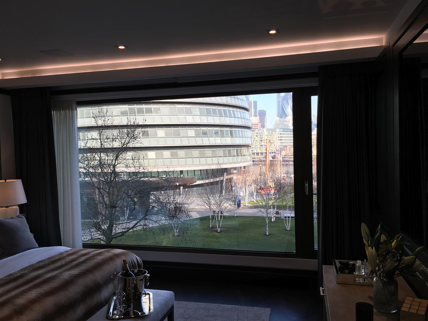 One Tower Bridge,Window