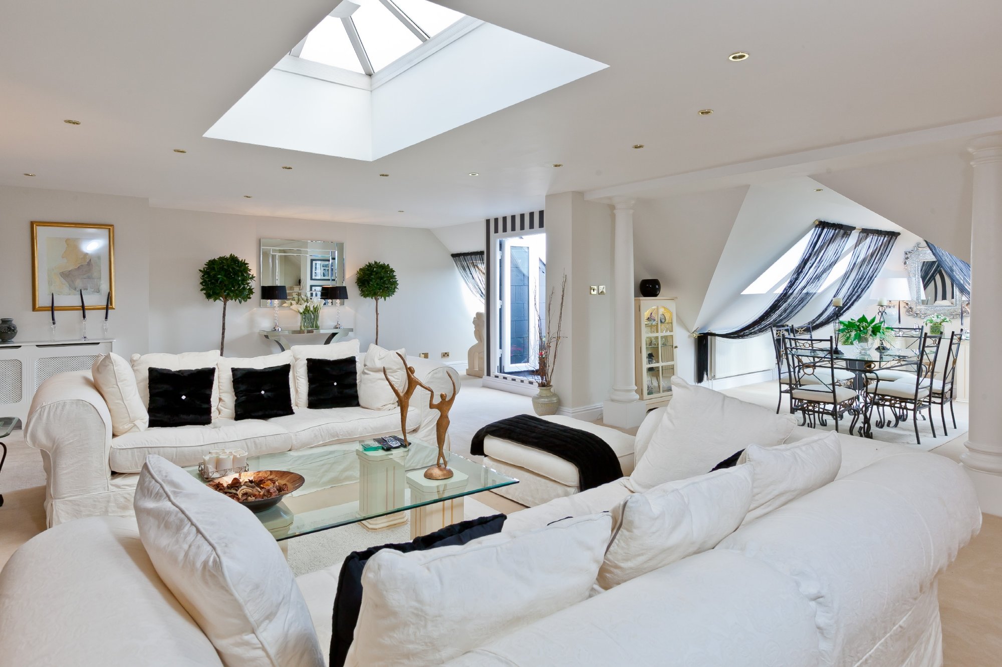 Whiteoak,Lounge