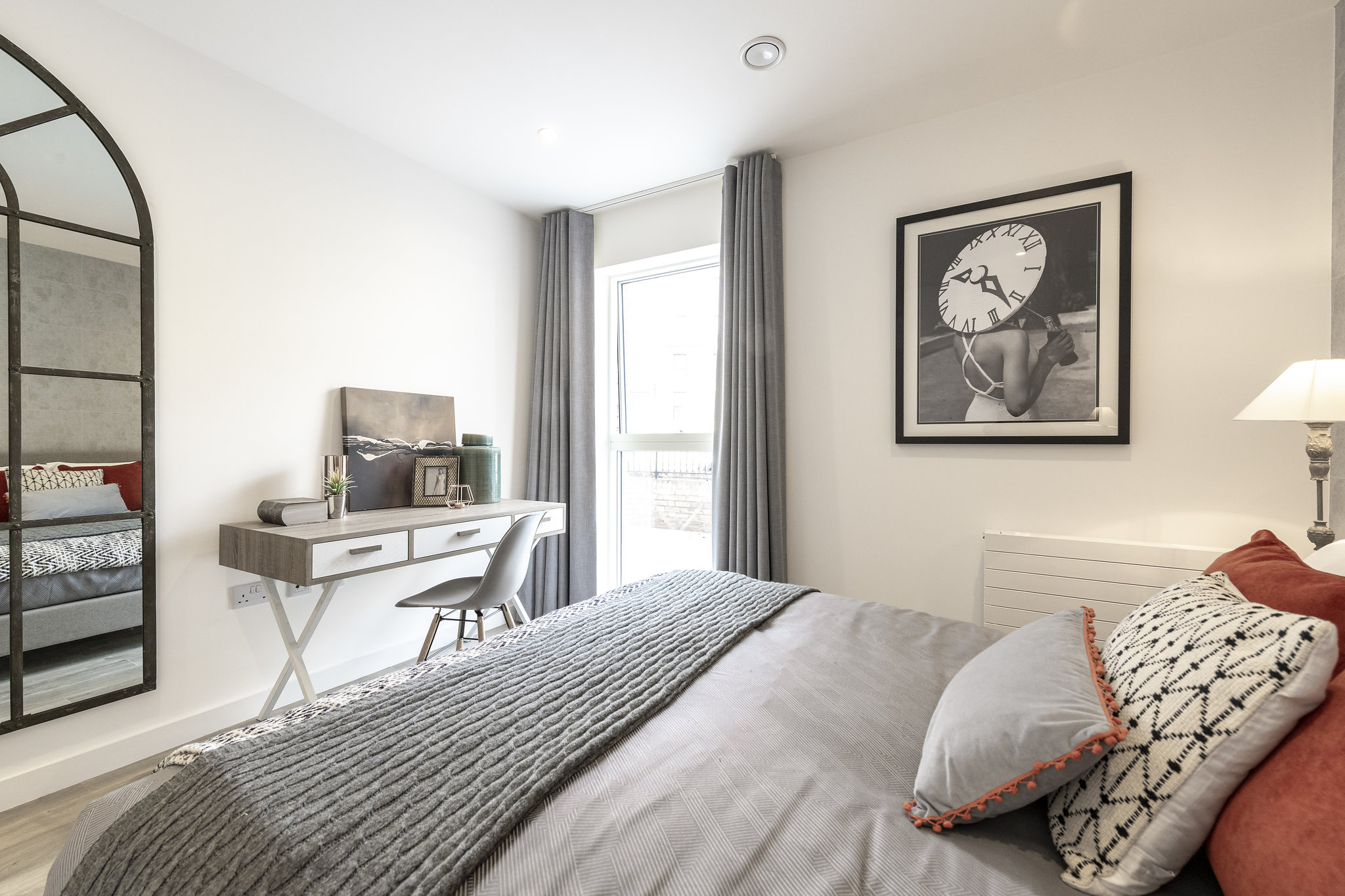 Brentford Lock West,Master Bedroom