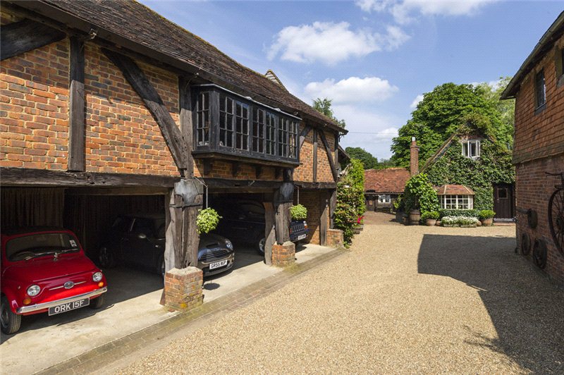 Wasp Green Lane, Outwood, Surrey RH1, 4 bedroom detached house for sale