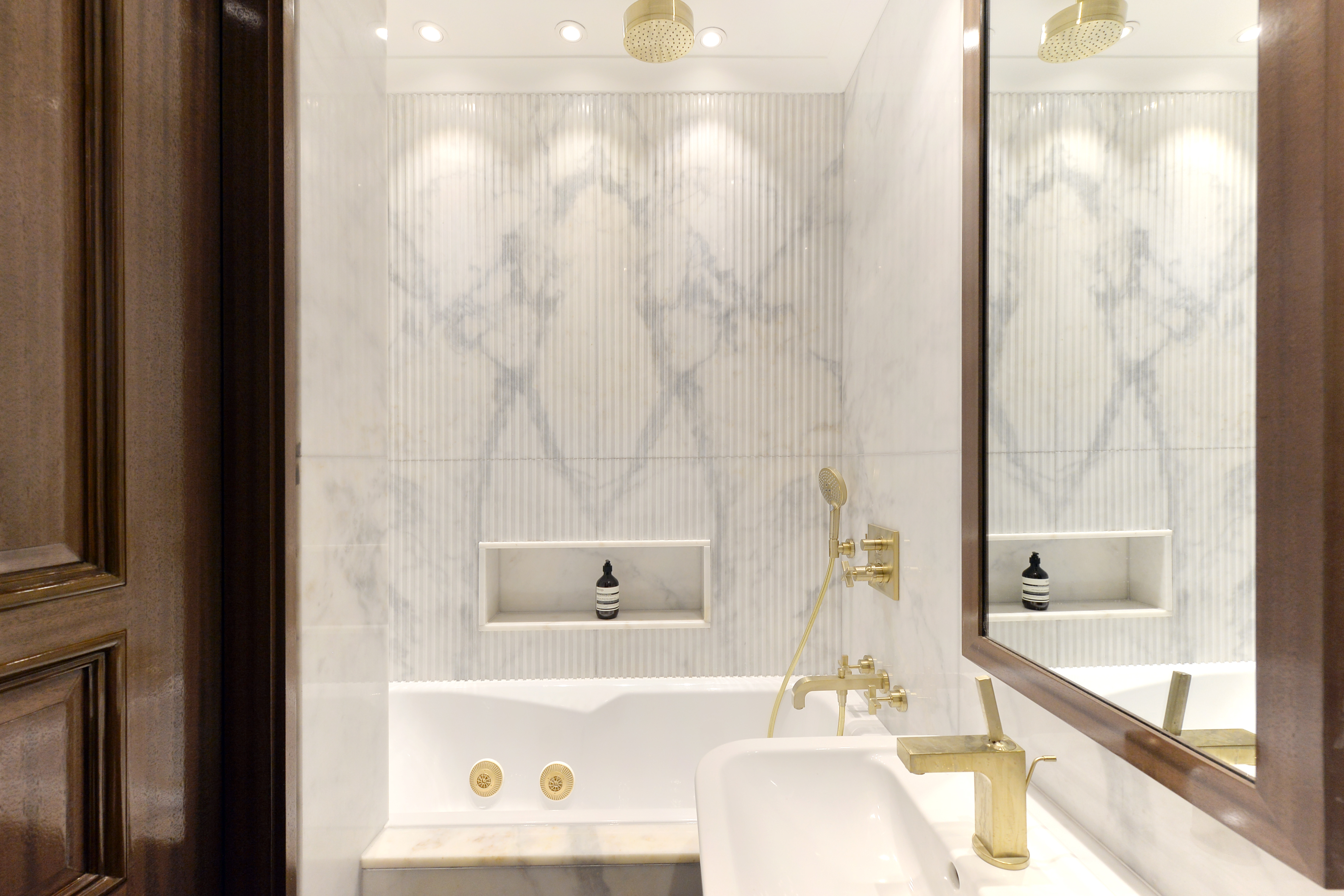 Montagu Mansions,Bathroom detail