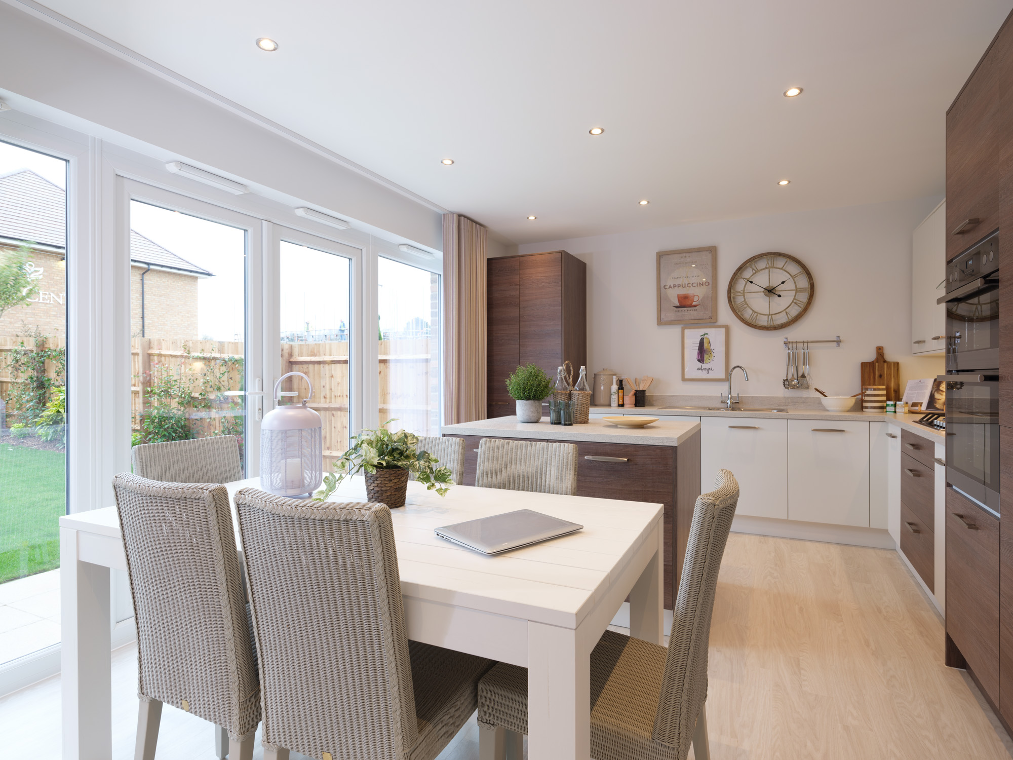 Arborfield Green,Breakfast rooms