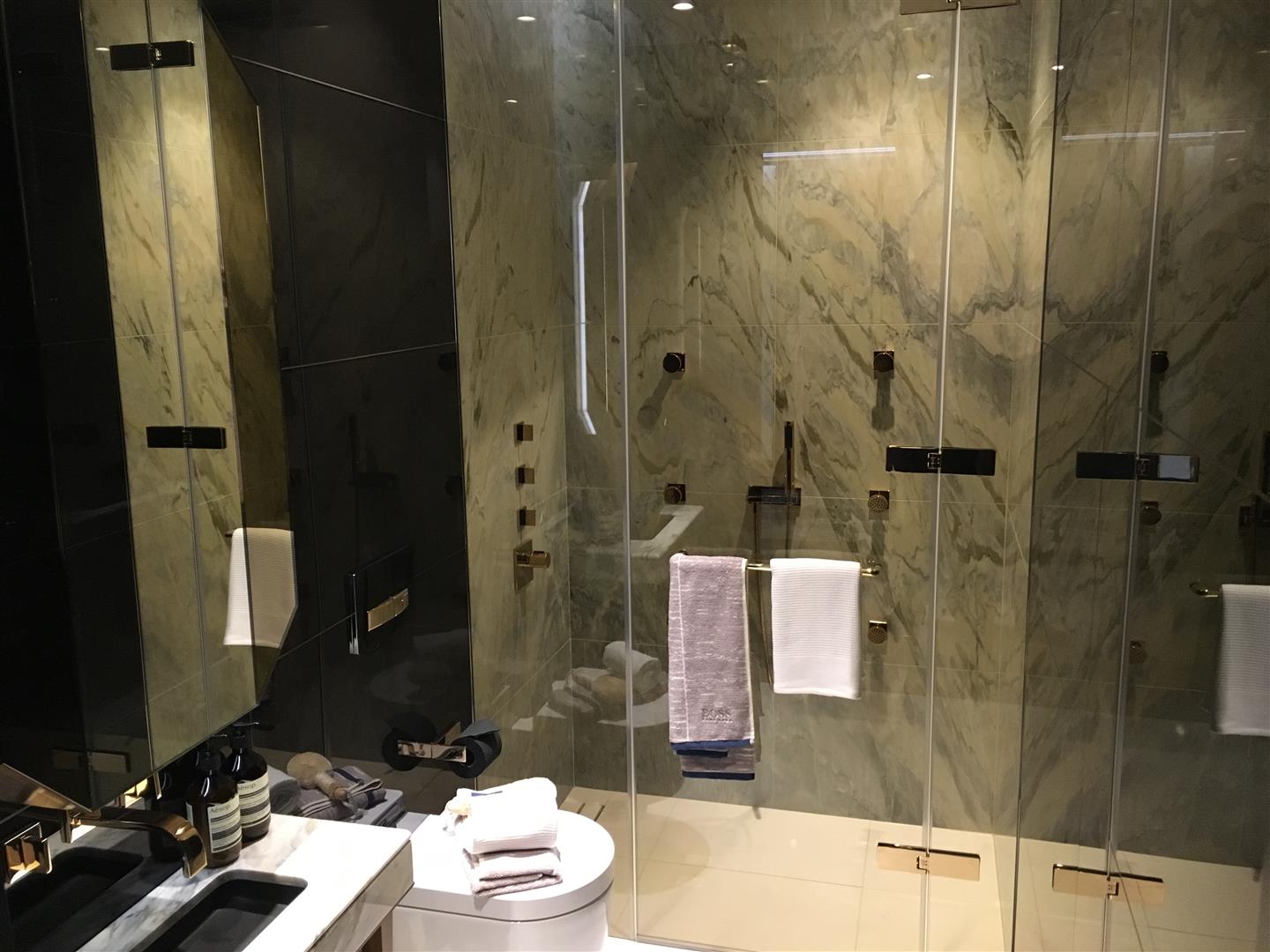 One Tower Bridge,Bathroom detail