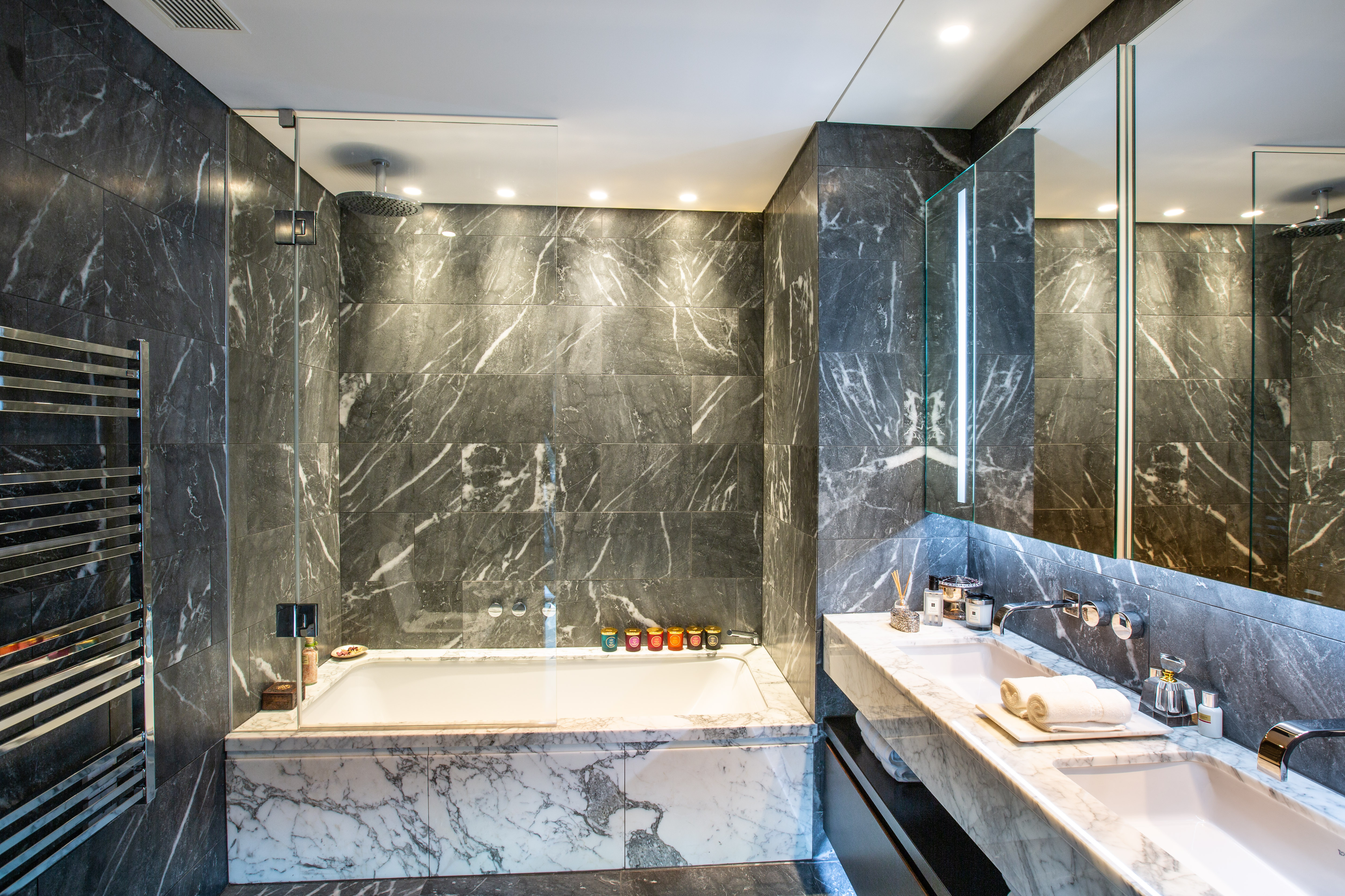 Principal Tower,Bathroom