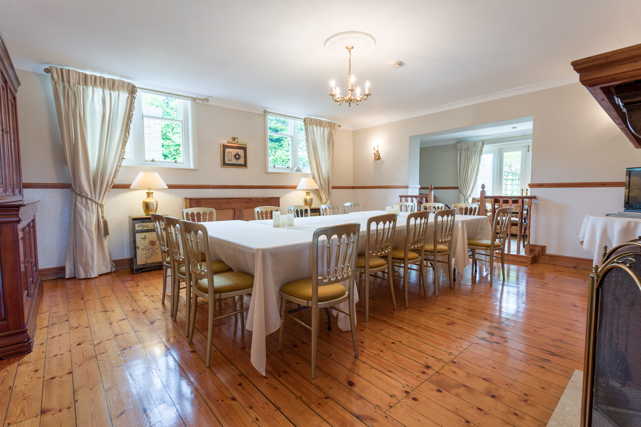 Sarah Beeny,Dining room