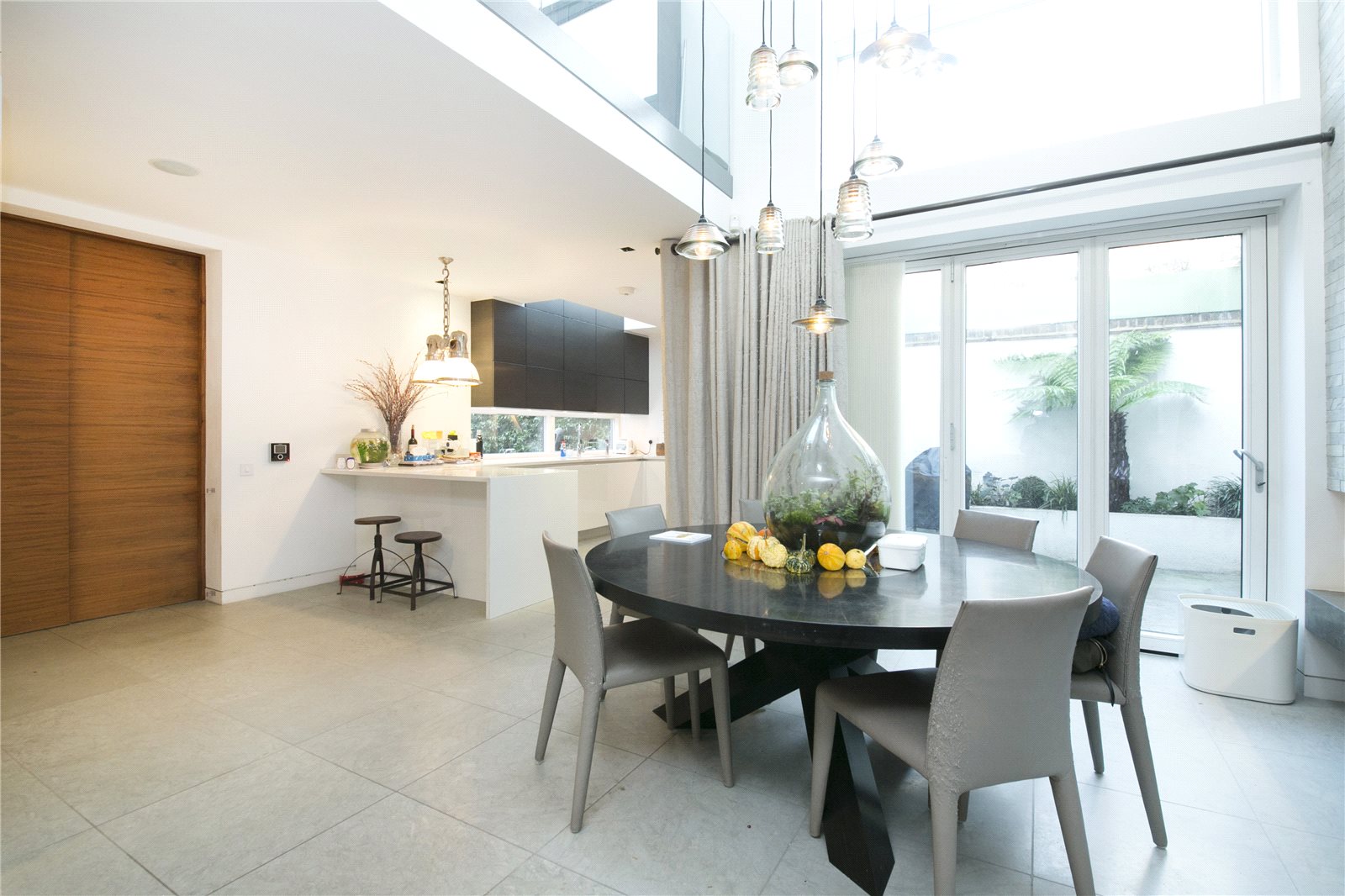 Tasou Associates,Dining room