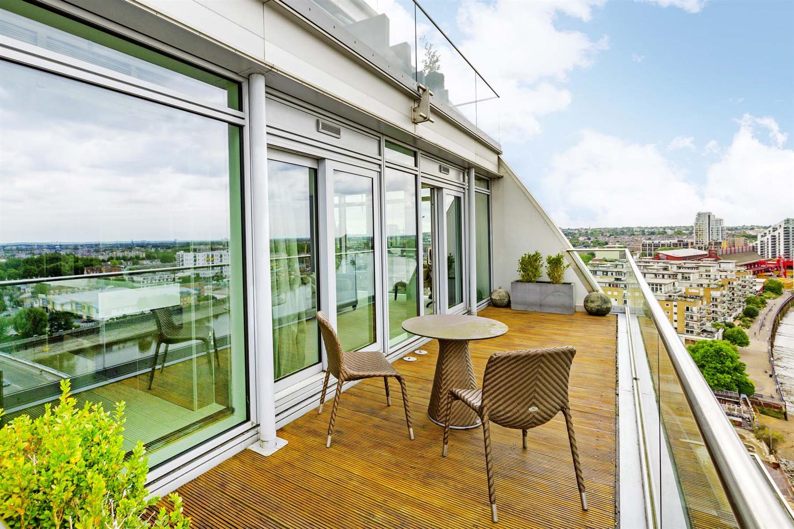 Battersea Reach,Patio