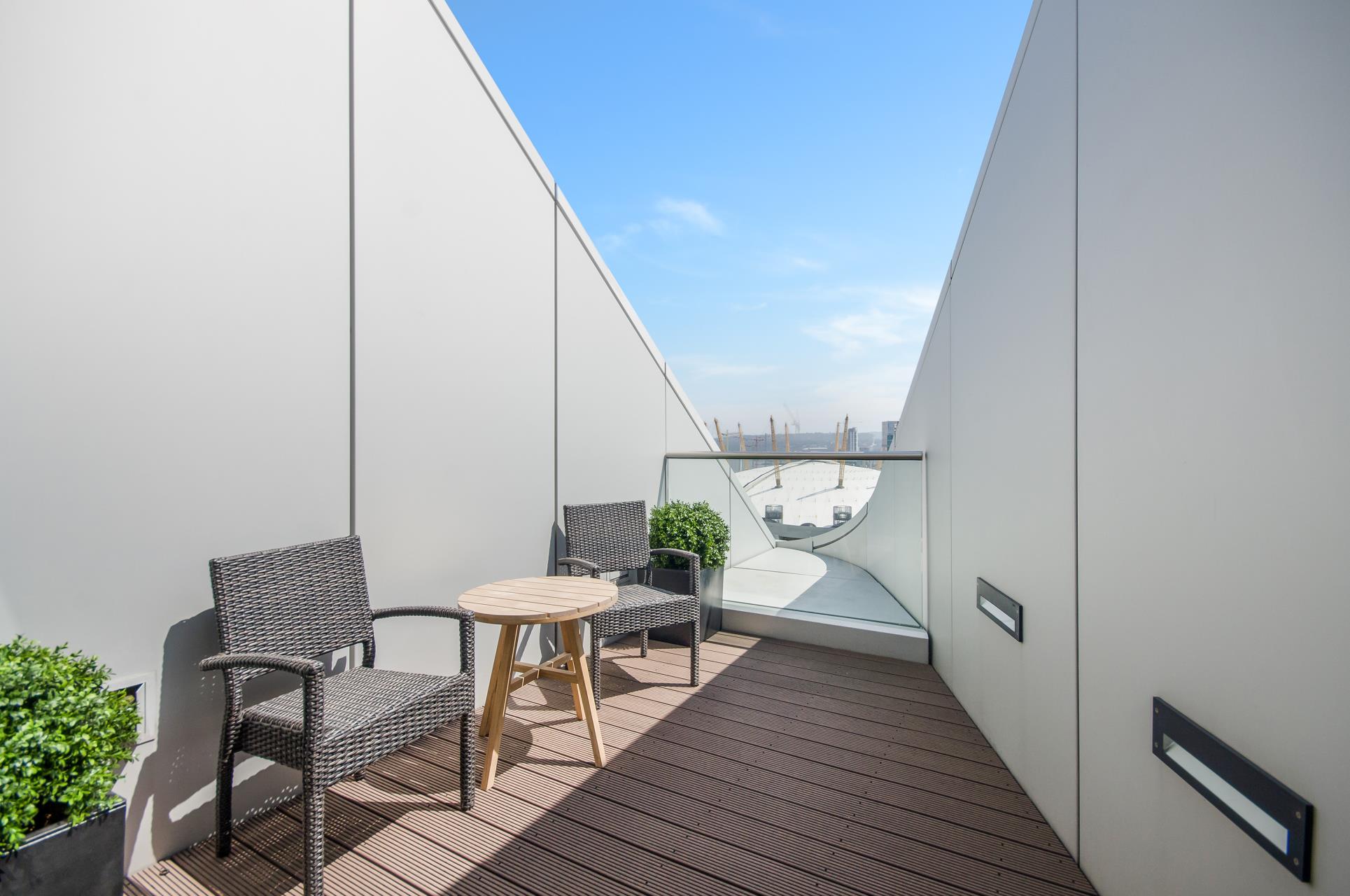 Ontario Tower,Patio