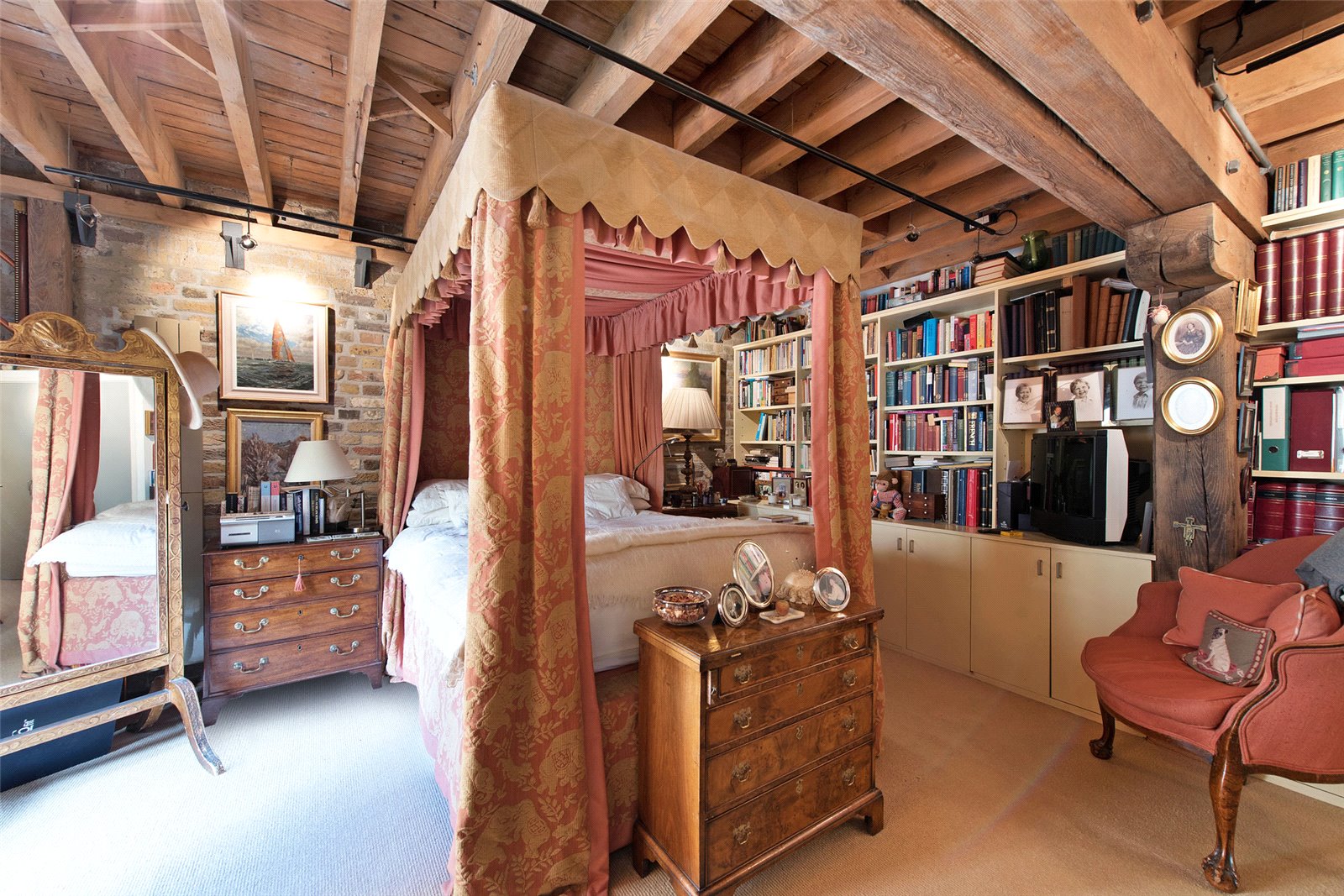 Butlers and Colonial Wharf,Master Bedroom