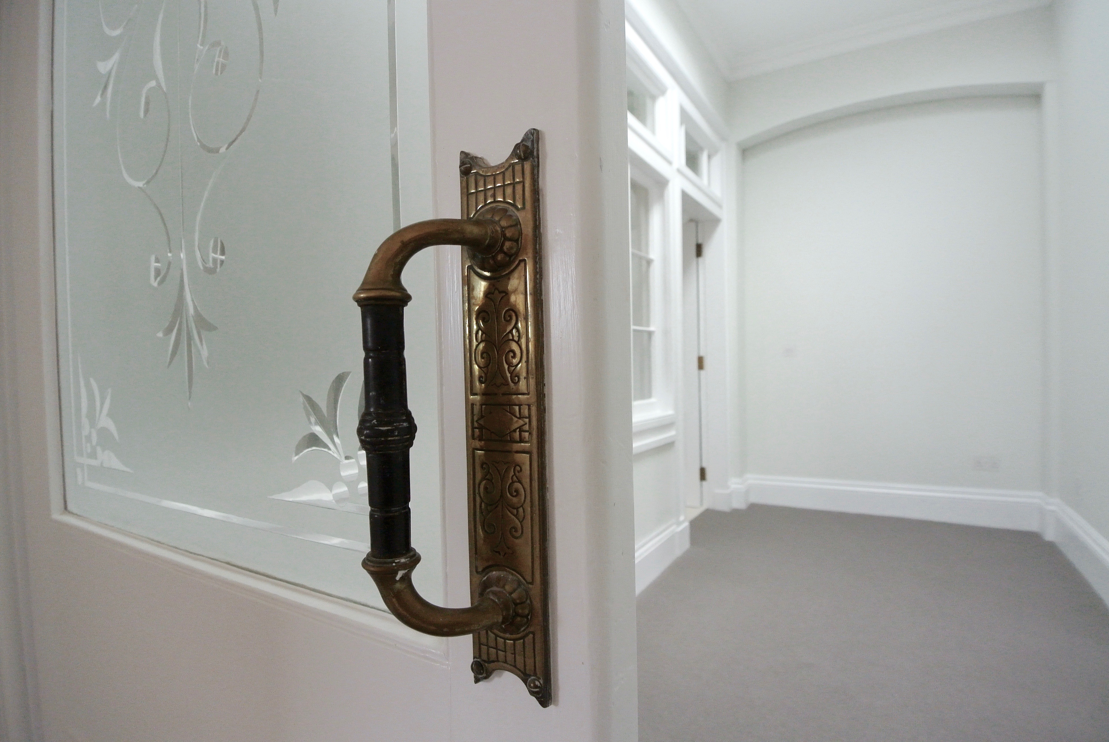 Gillespie Yunnie,Door