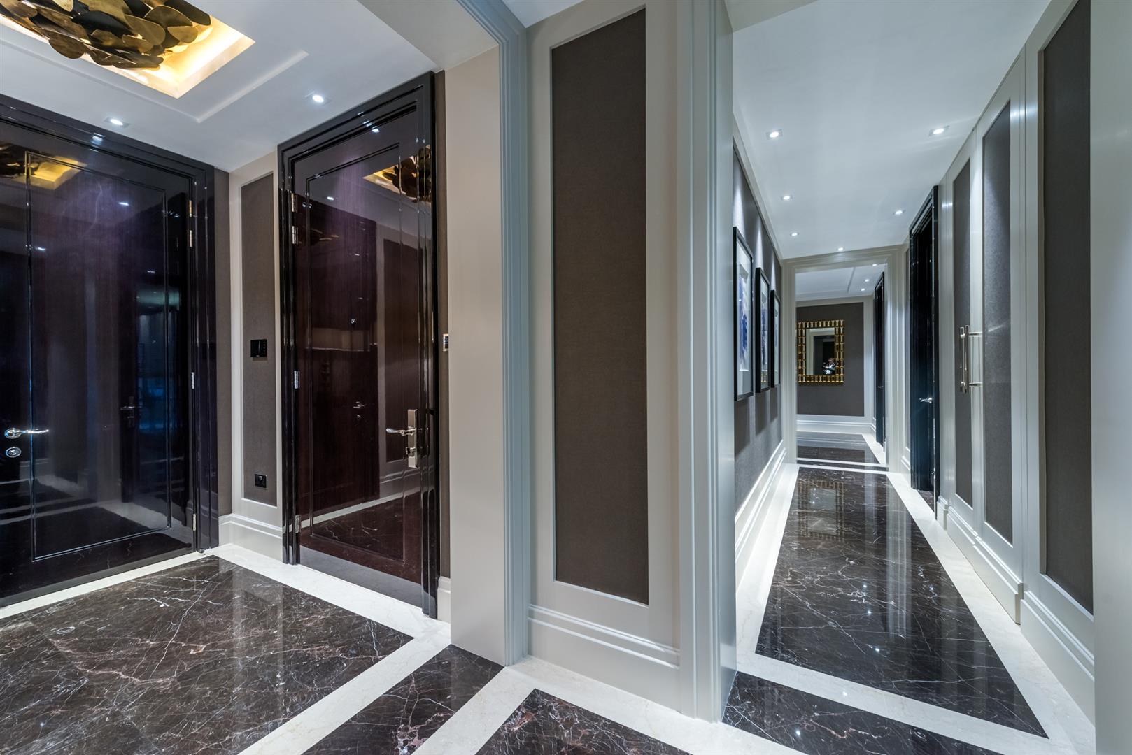 Ebury Square,Entrances