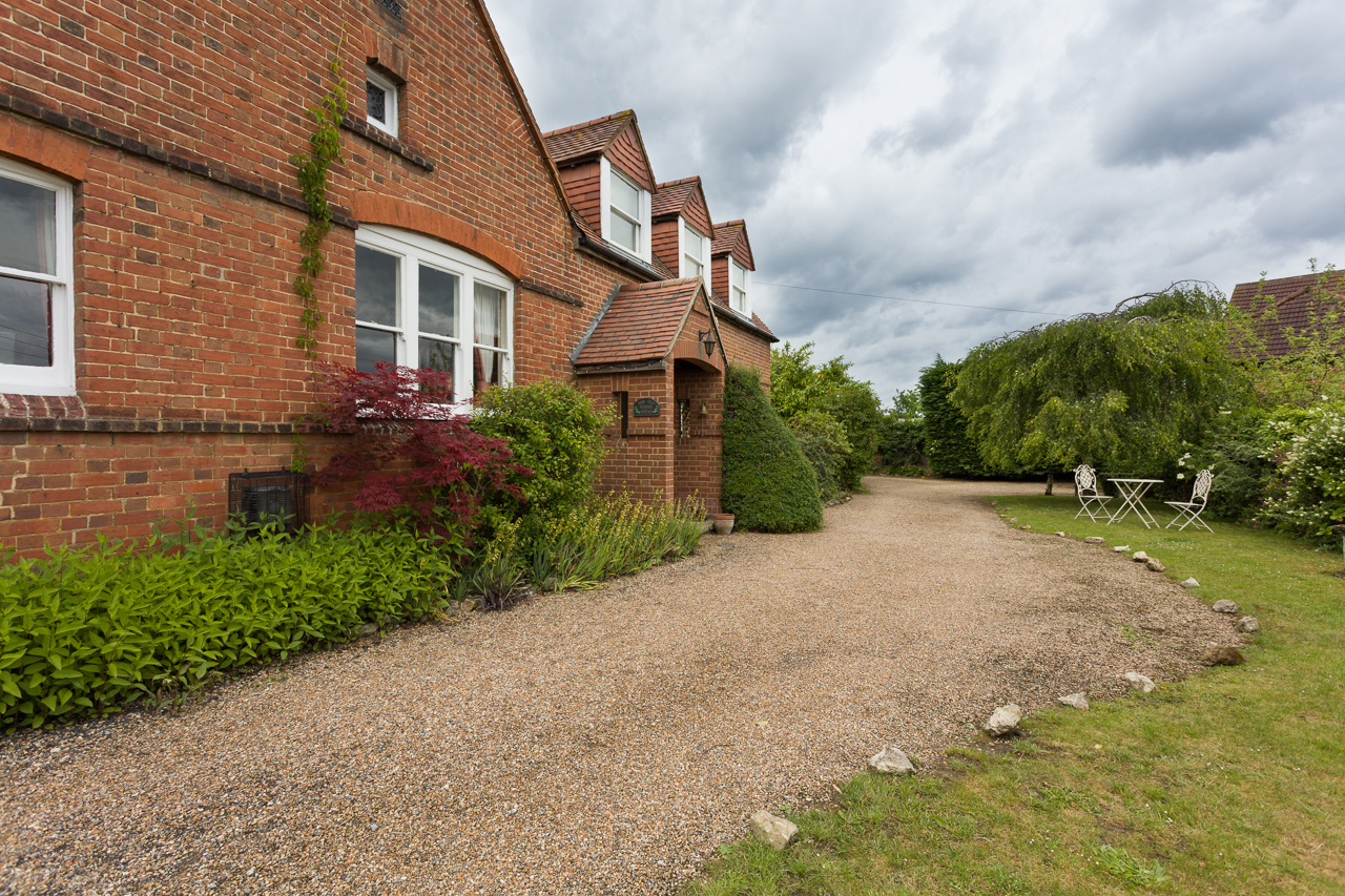 Sarah Beeny,Front Elevation