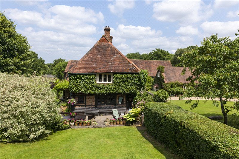 Wasp Green Lane, Outwood, Surrey RH1, 4 bedroom detached house for sale