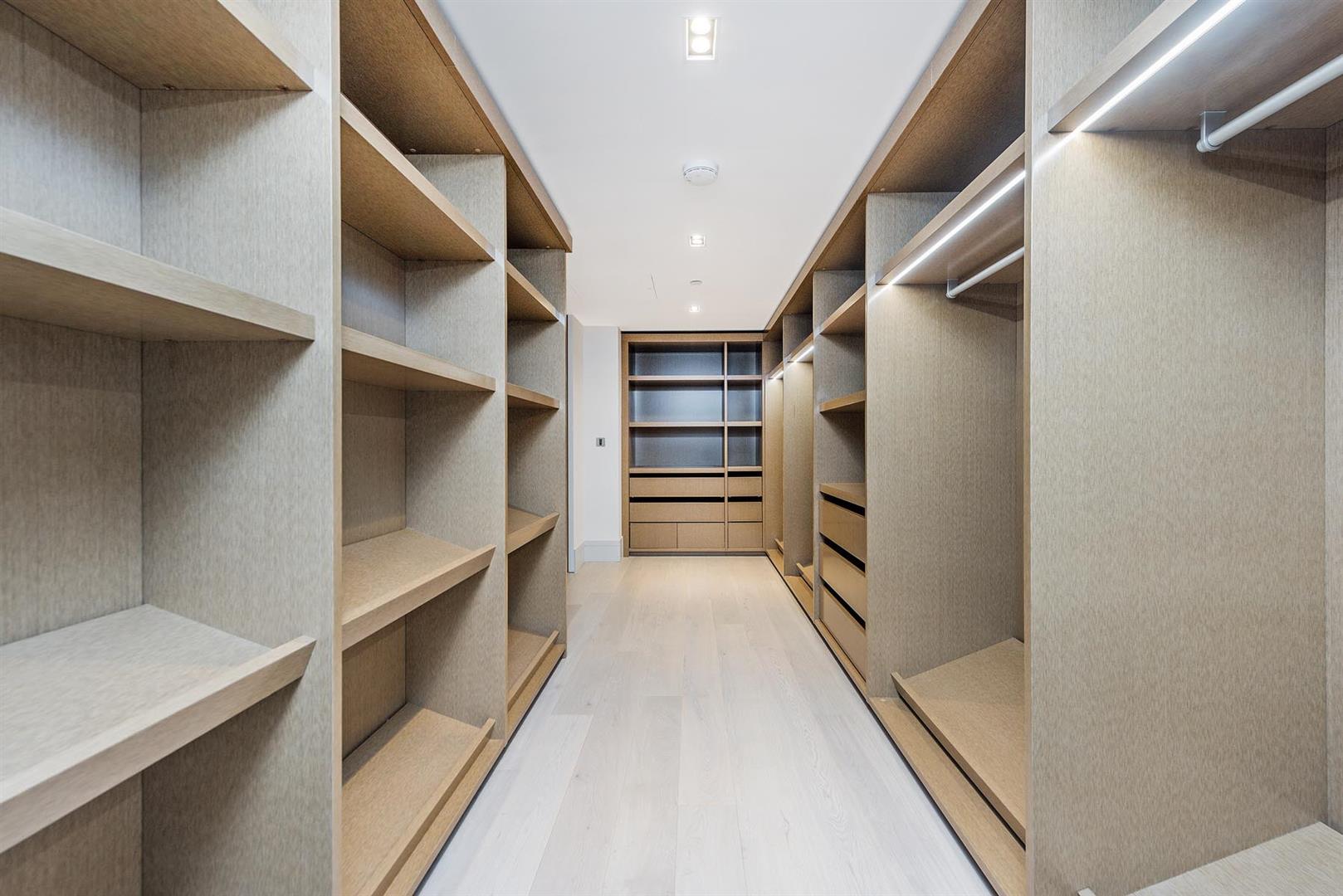Rogers Stirk Harbour,Storage