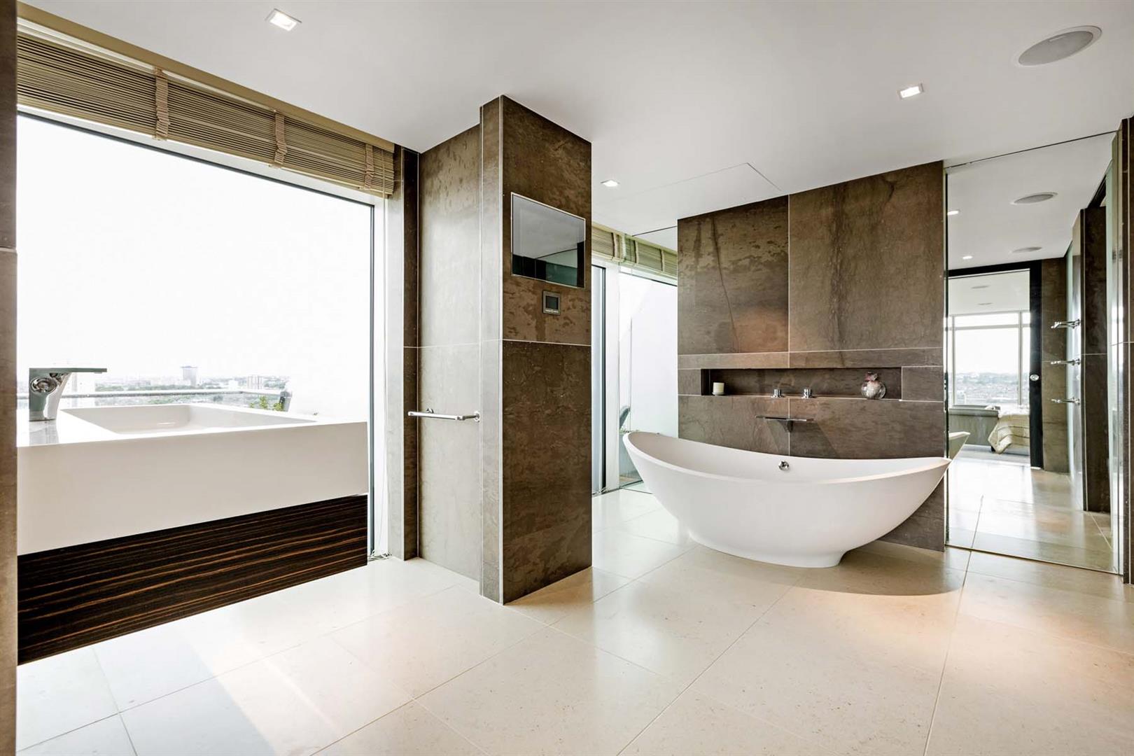 Battersea Reach,Bathroom