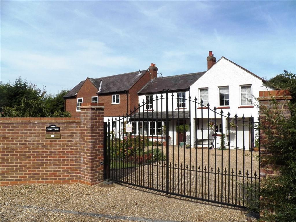 Look at Chells Way, Stevenage SG2 0LY property for sale Houses