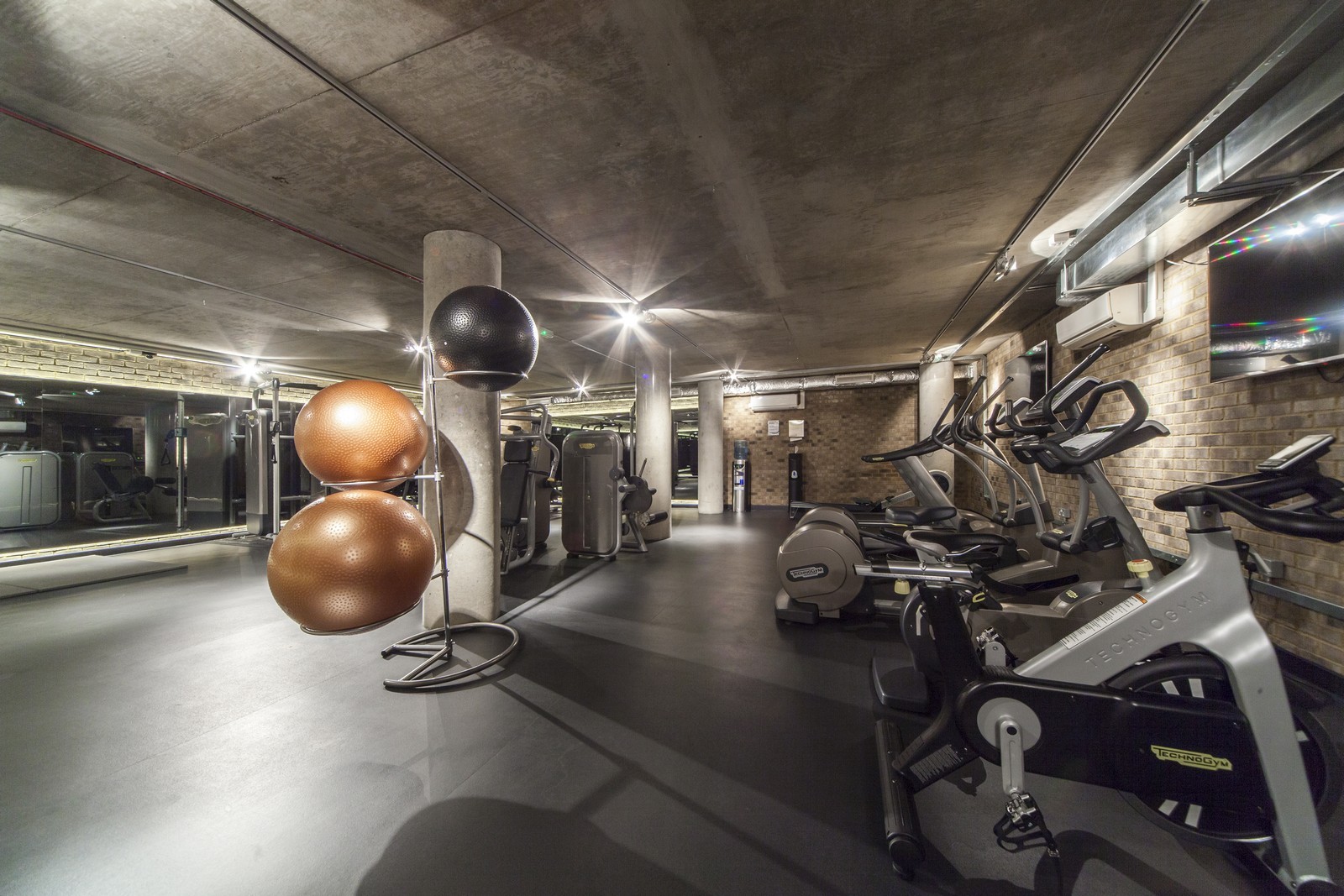 Telford Homes,Pool & Sport