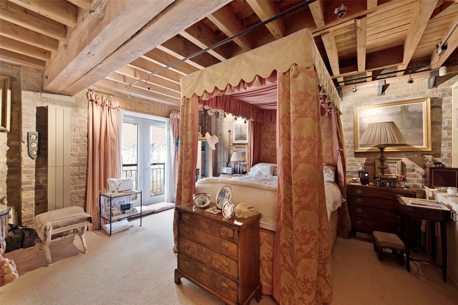 Butlers and Colonial Wharf,Master Bedroom