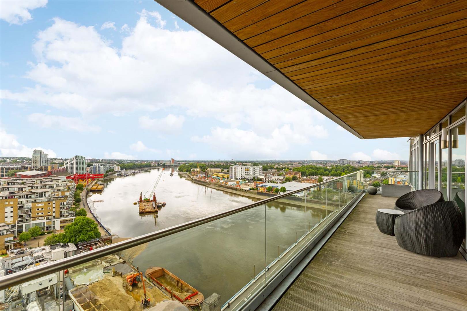 Battersea Reach,Patio