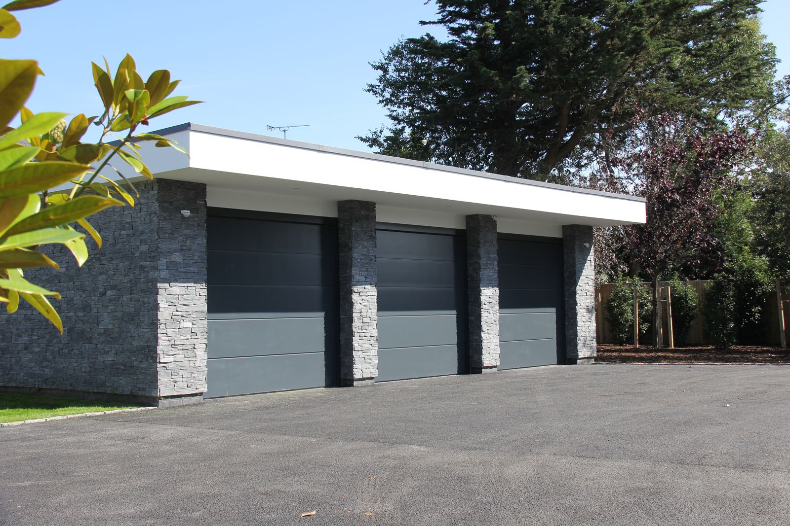 Des Ewing,Drive,Parking,Garage