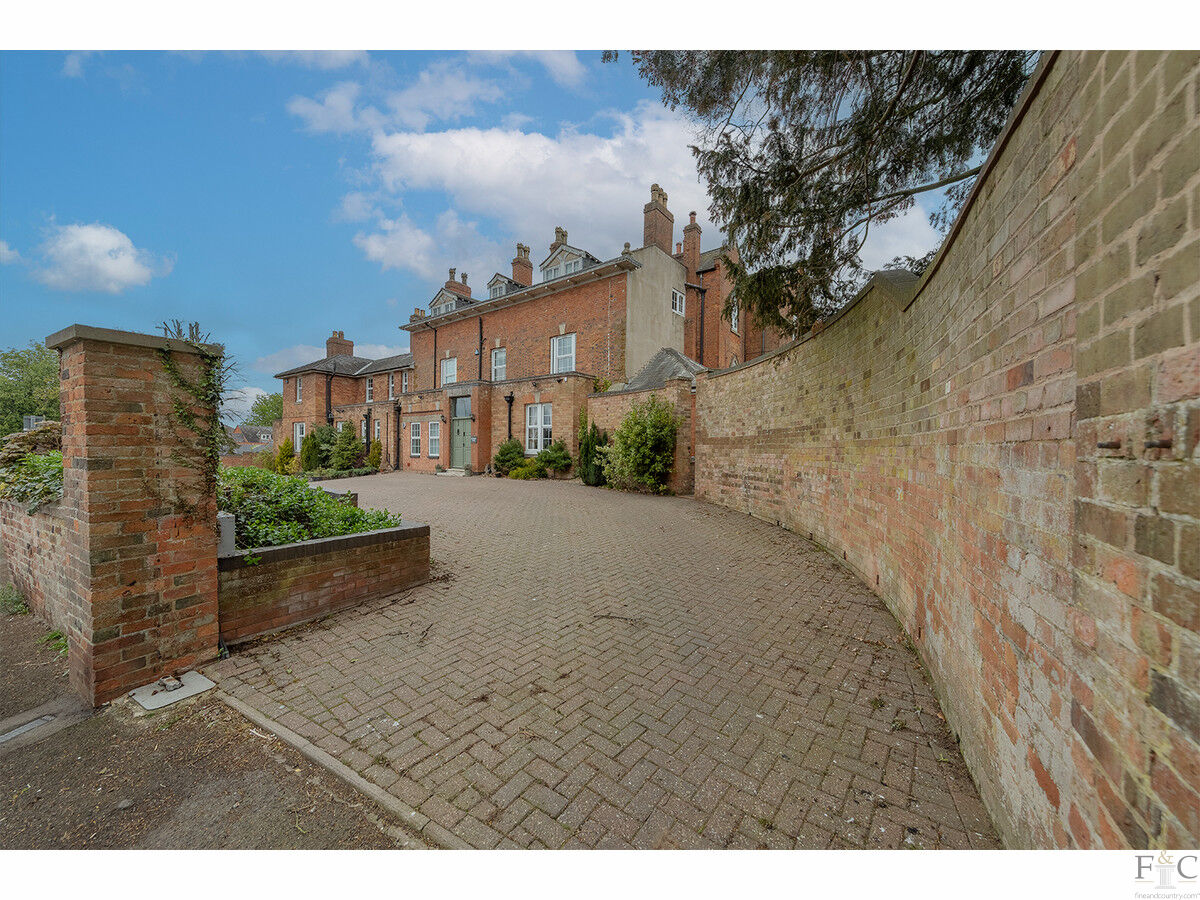 7 bedroom detached house for sale 0