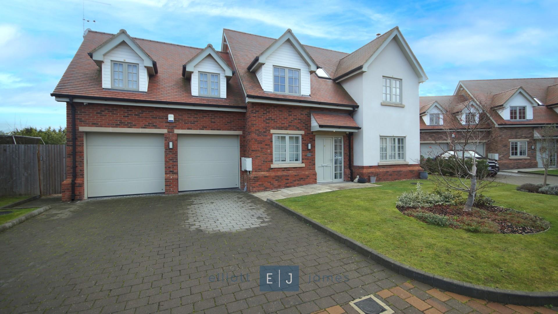 5 bedroom detached house for sale 0
