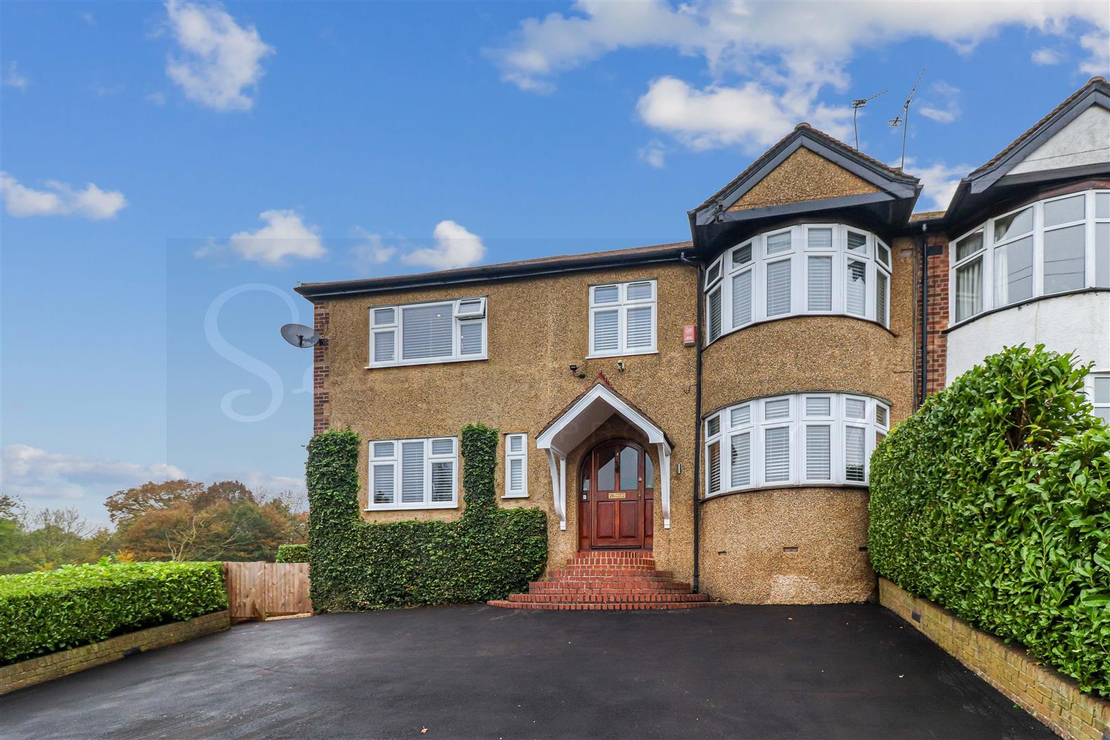 4 bedroom semi-detached house for sale 0
