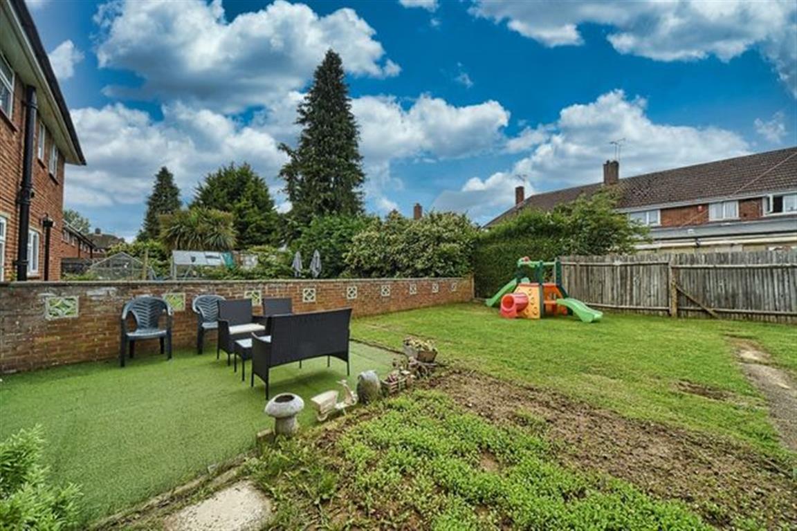 Photos of Hawthorne Crescent, Slough SL1 61770063 PrimeLocation