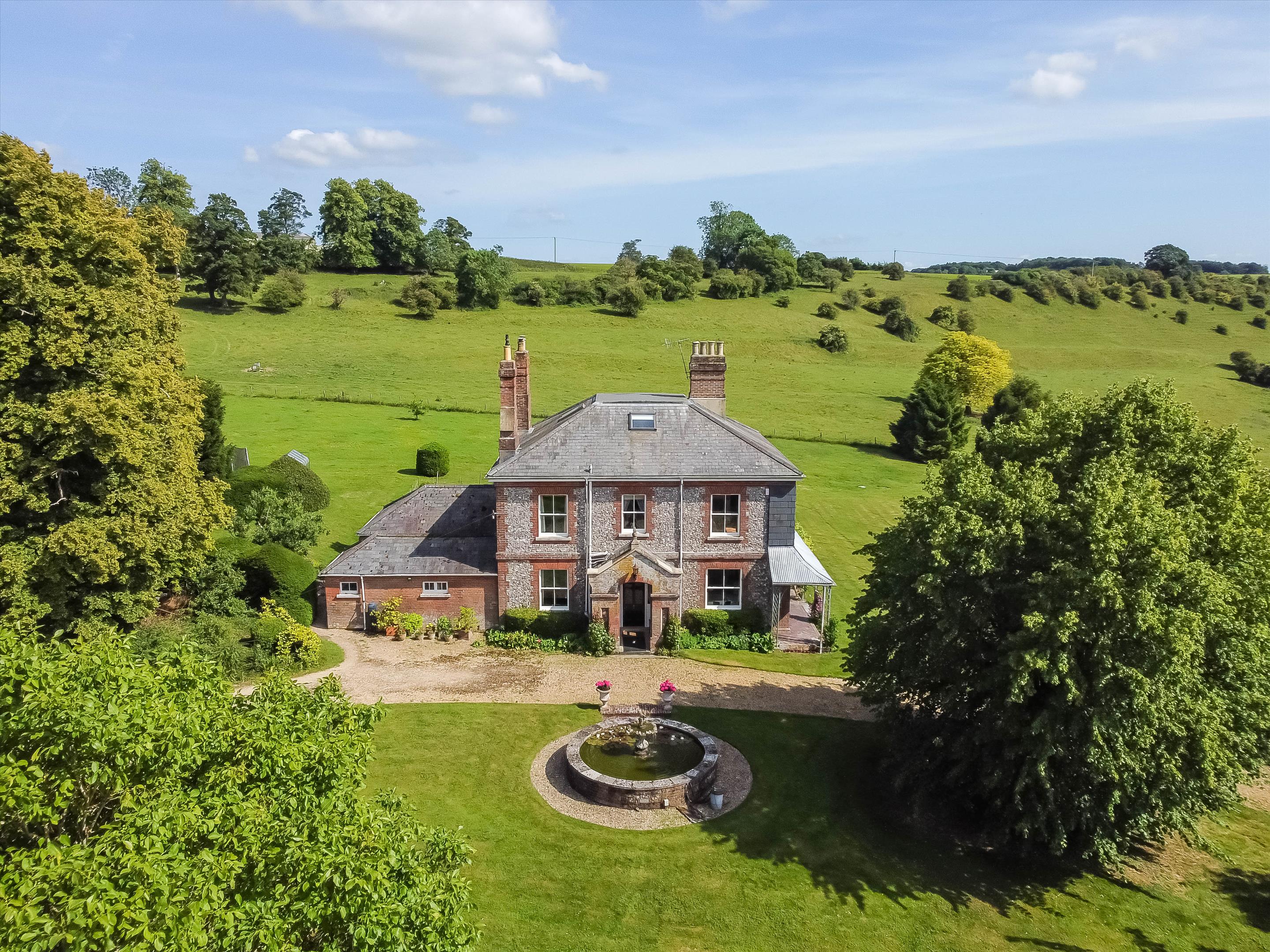 5 bedroom detached house for sale 0