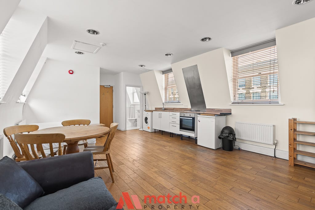 Top Floor Studio Flat, St John Street, London photo 5