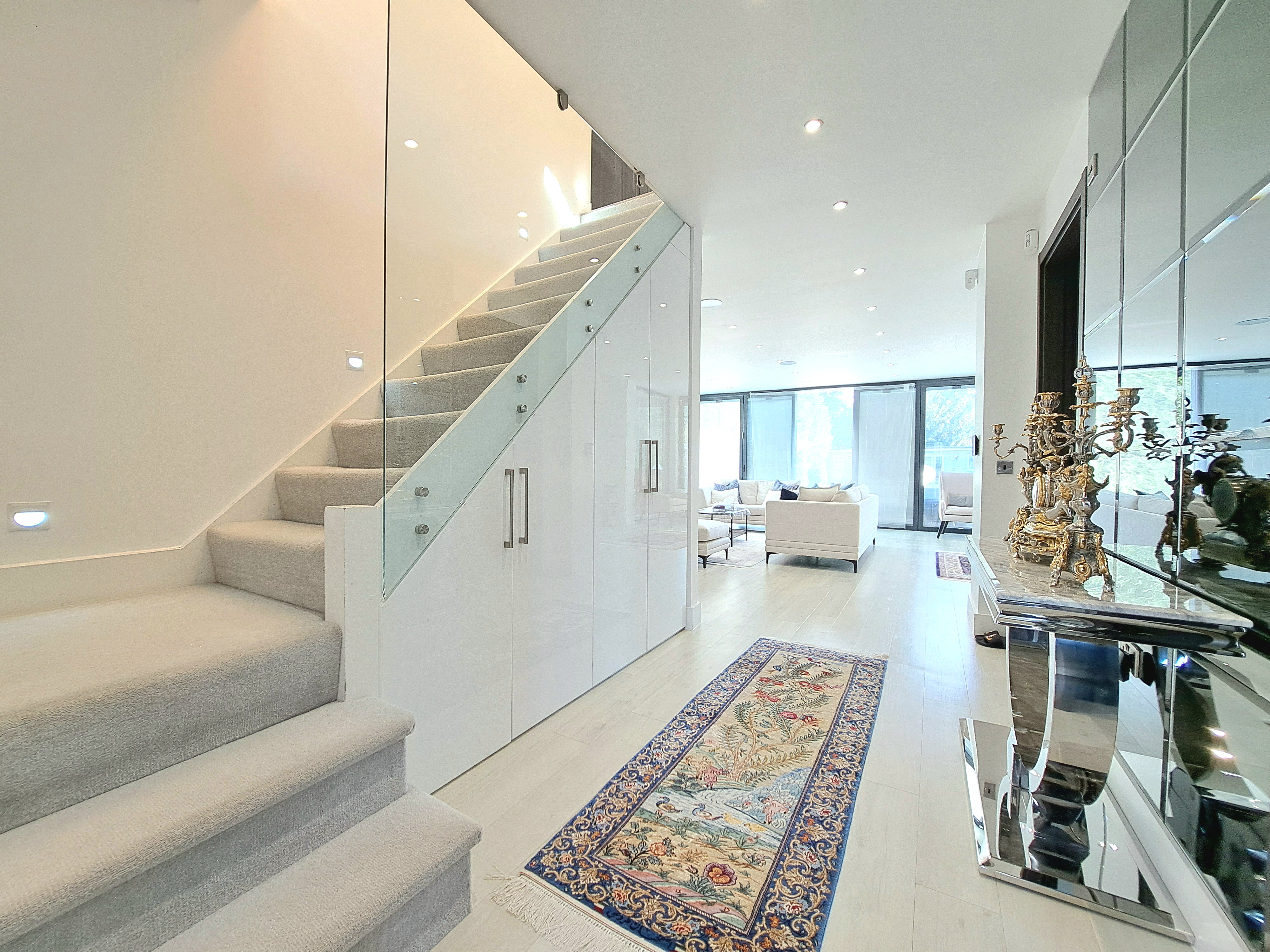 5 bedroom semi-detached house for sale 0