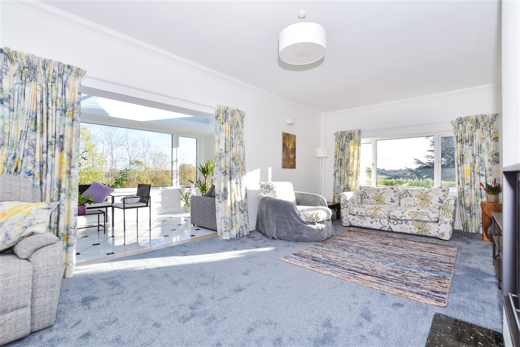 5 bedroom detached house for sale 0