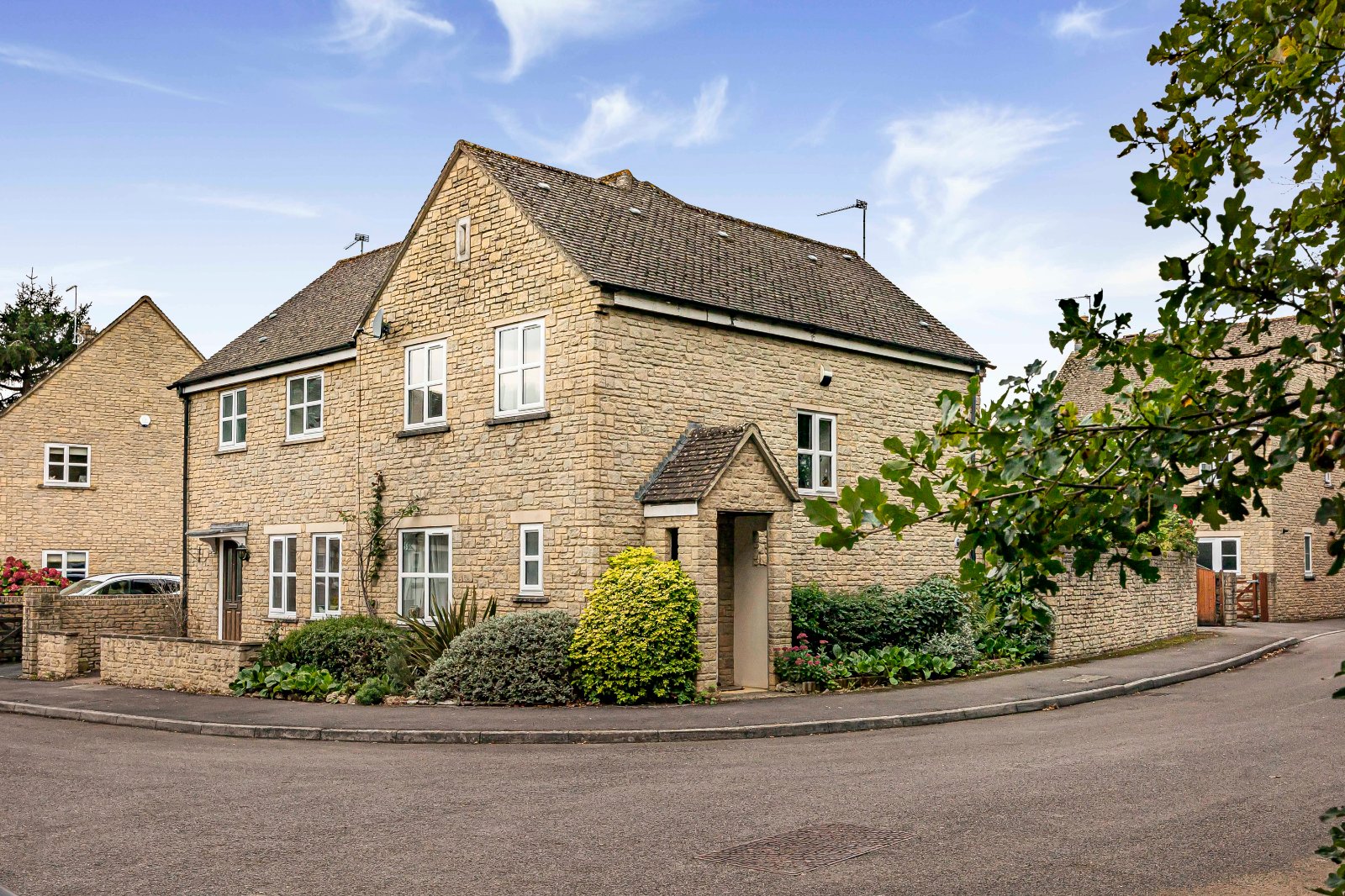 3-bed house on 6, Braybrooke Close, Tetbury, £375,000