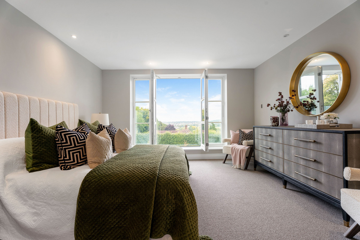 5 bedroom detached house for sale 0