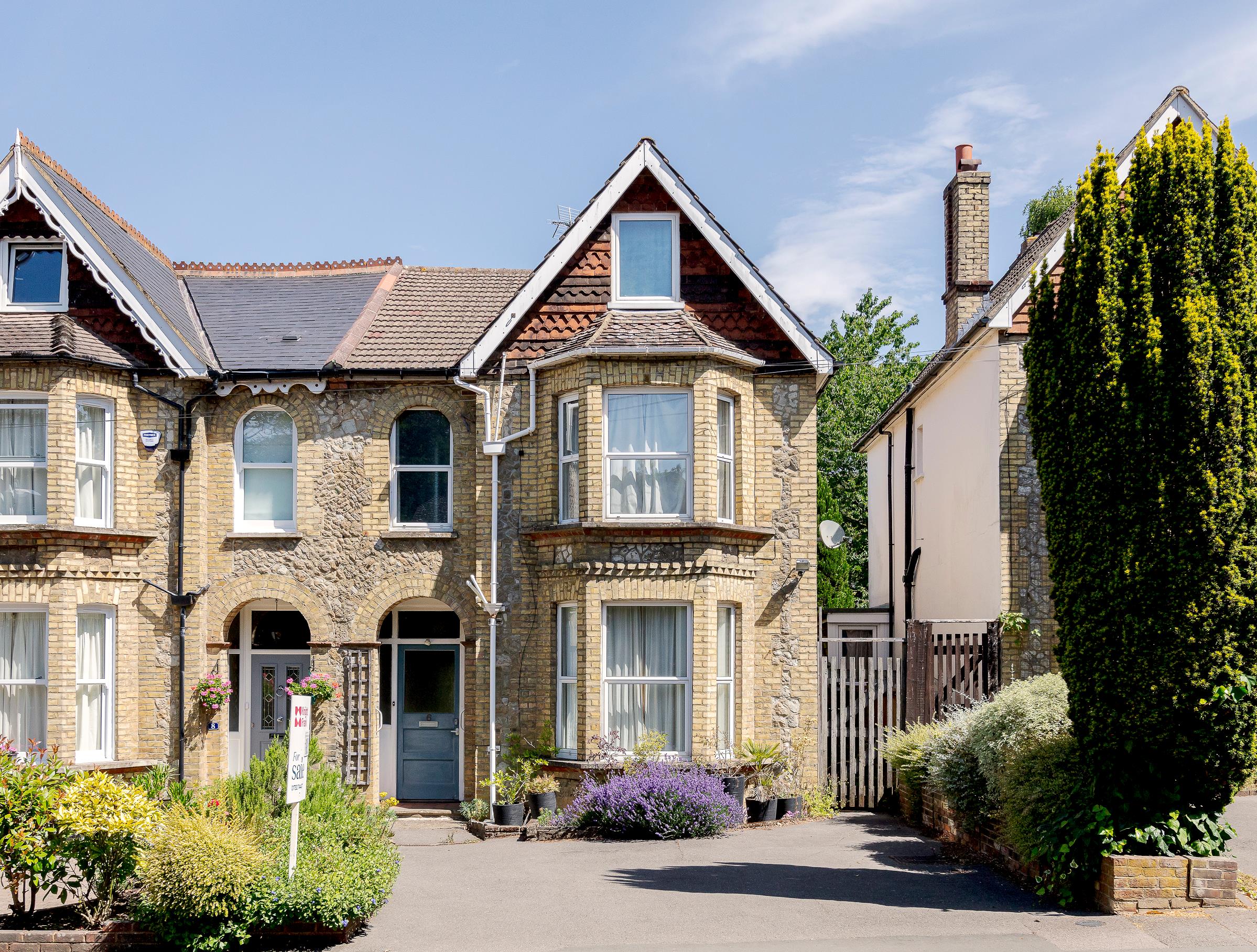 3 bedroom flat for sale