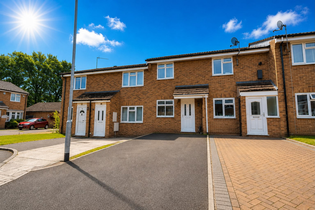 16, Magnolia Close, Sandhurst photo 2