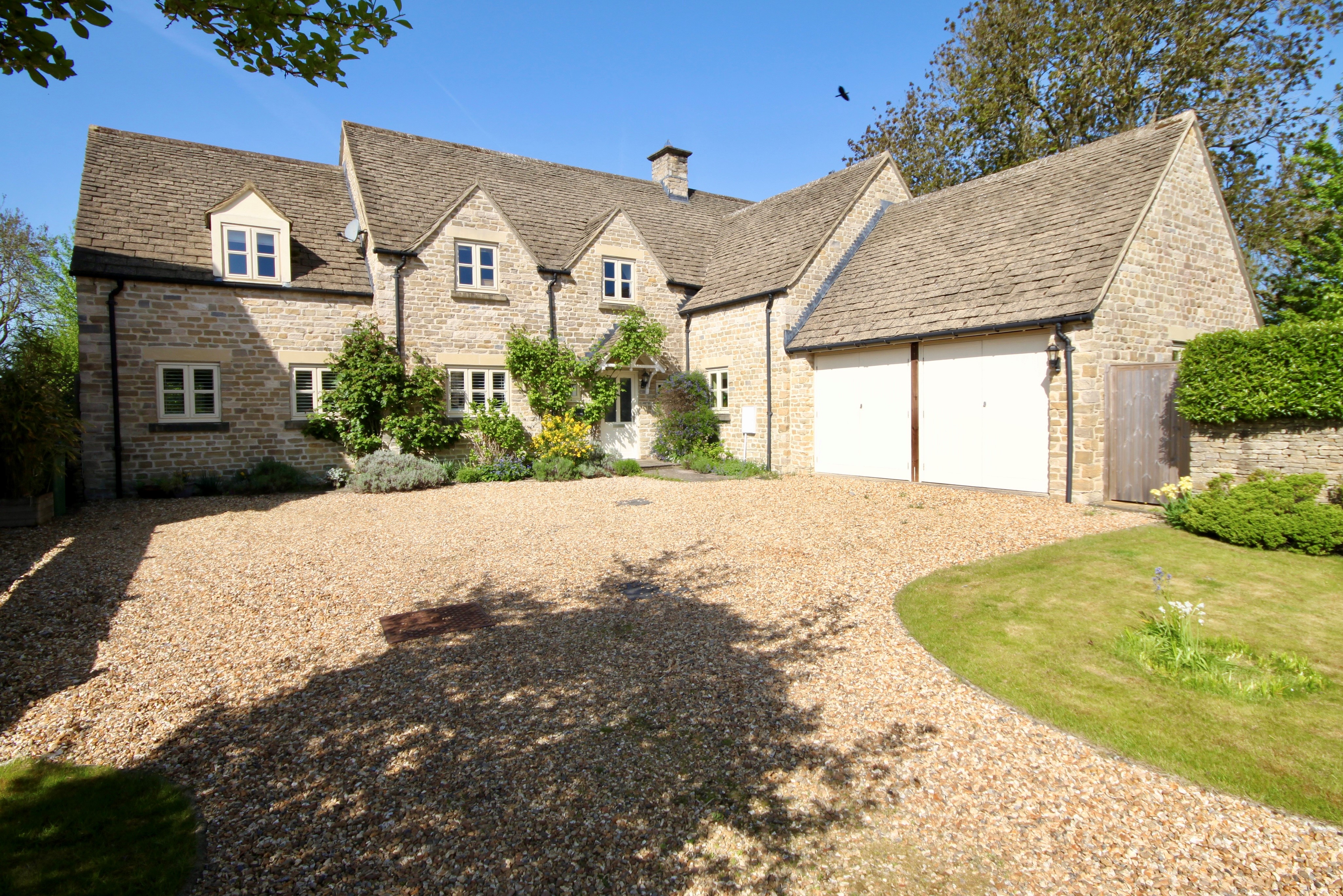 5 bedroom detached house for sale 0