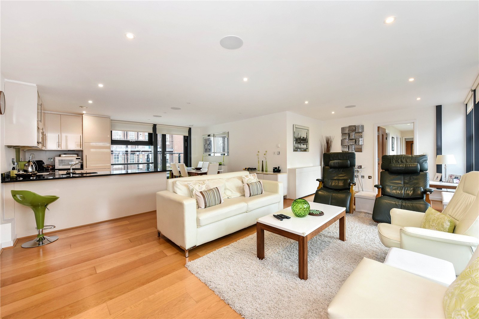 3 bedroom flat for sale 0