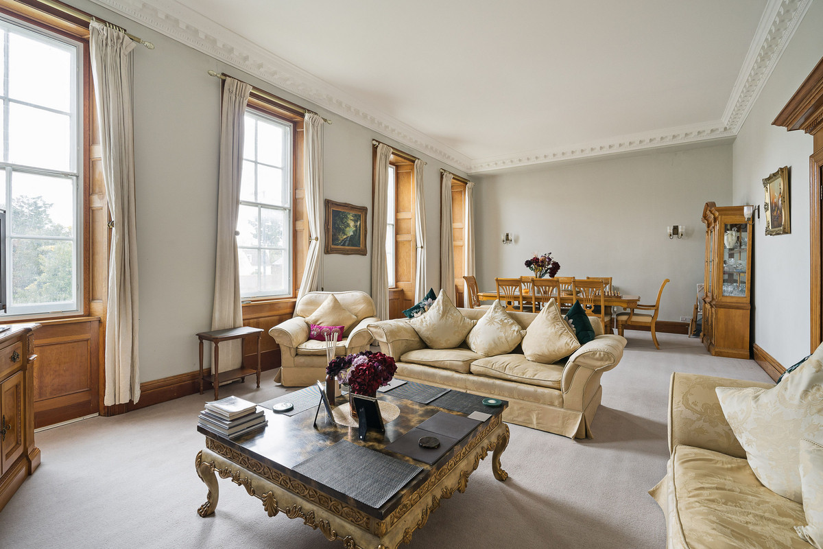 3 bedroom flat for sale 0