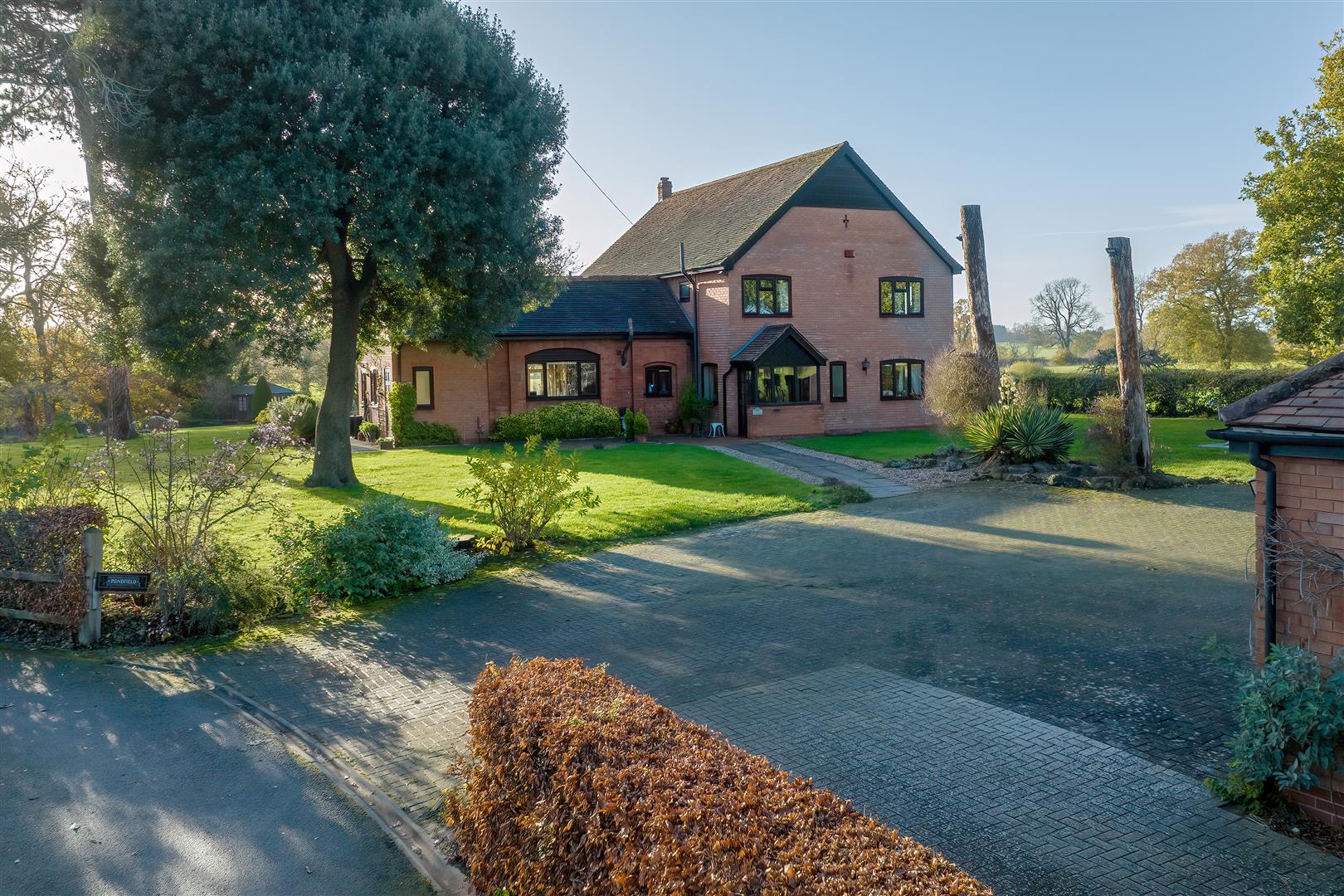 5 bedroom detached house for sale in Chigwell
