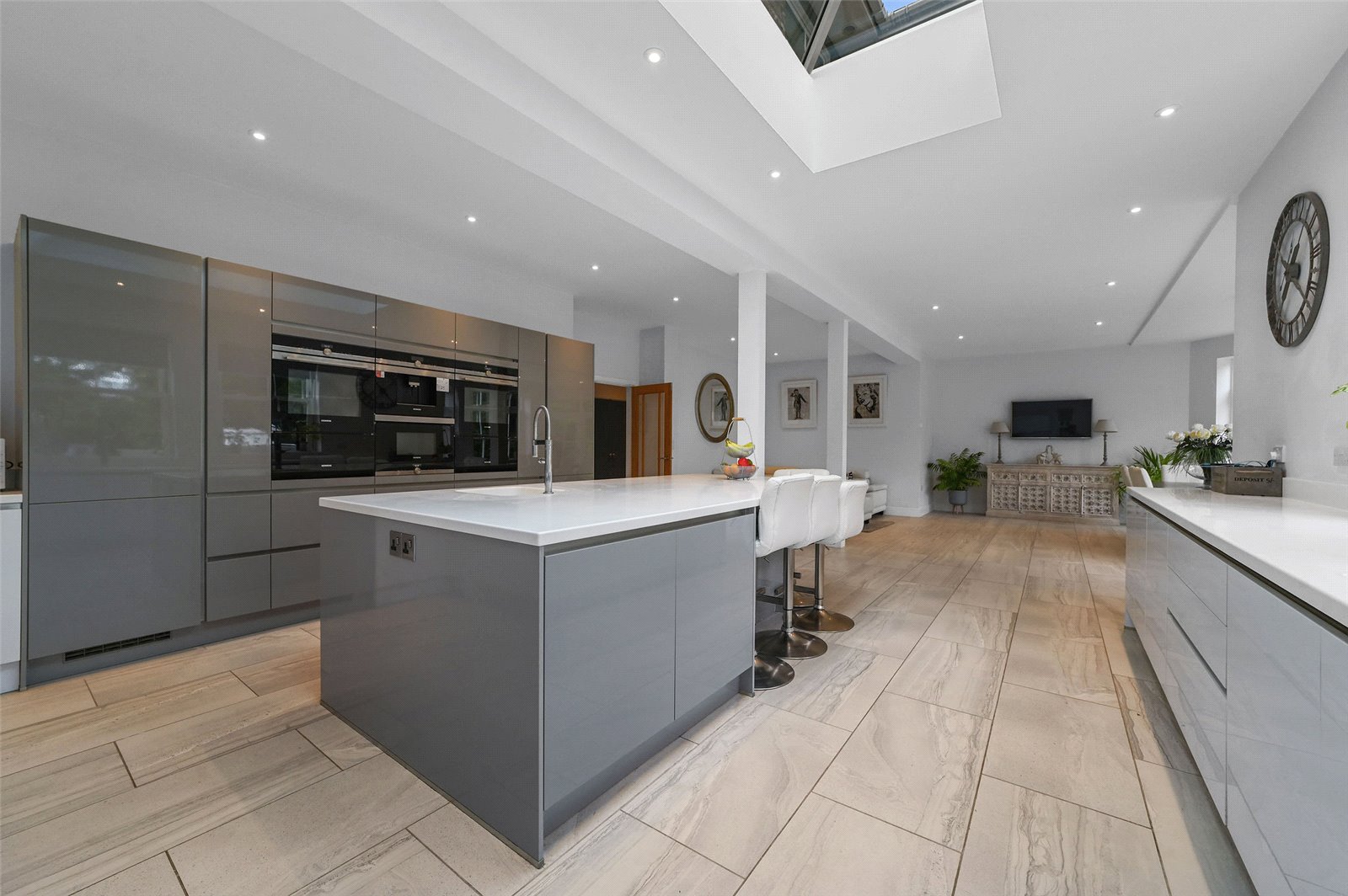 5 bedroom detached house for sale 0