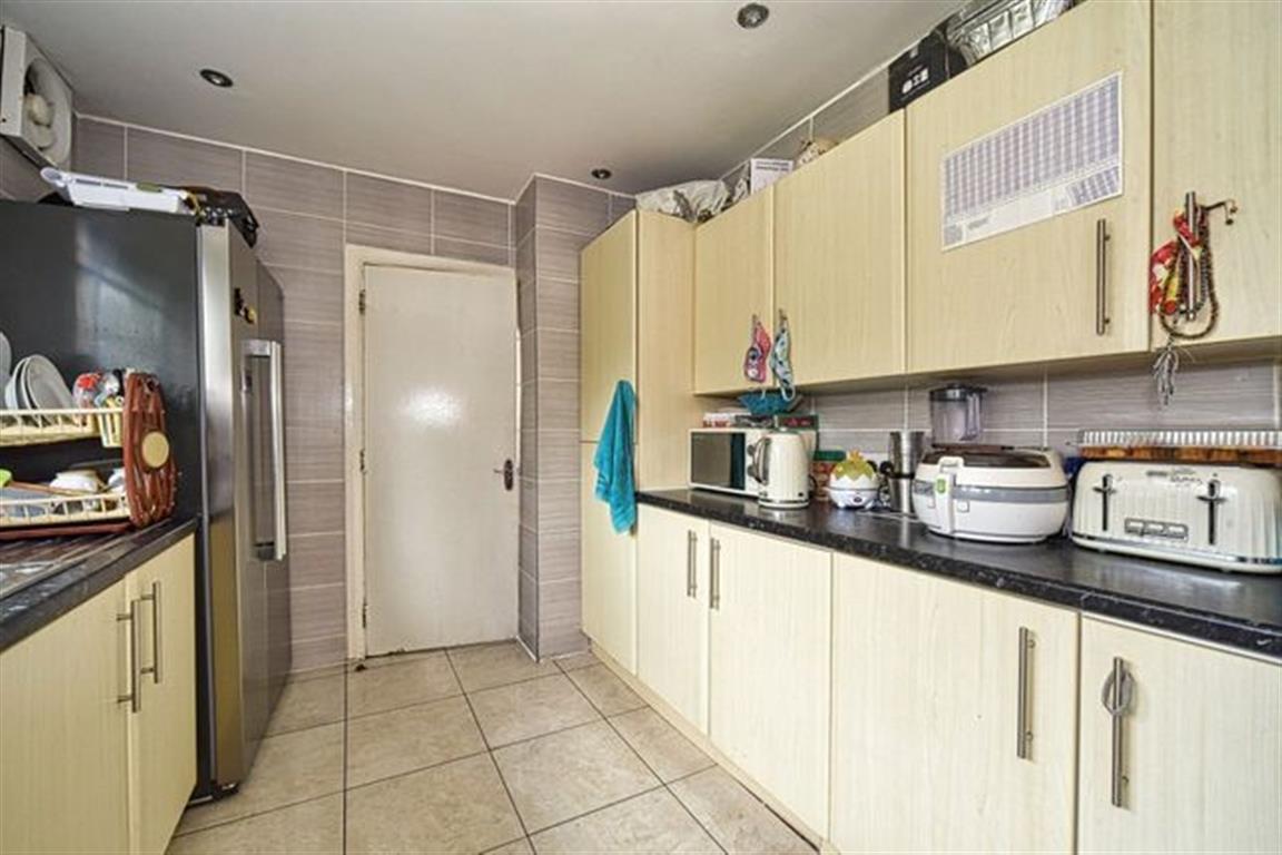 Photos of Hawthorne Crescent, Slough SL1 61770063 PrimeLocation