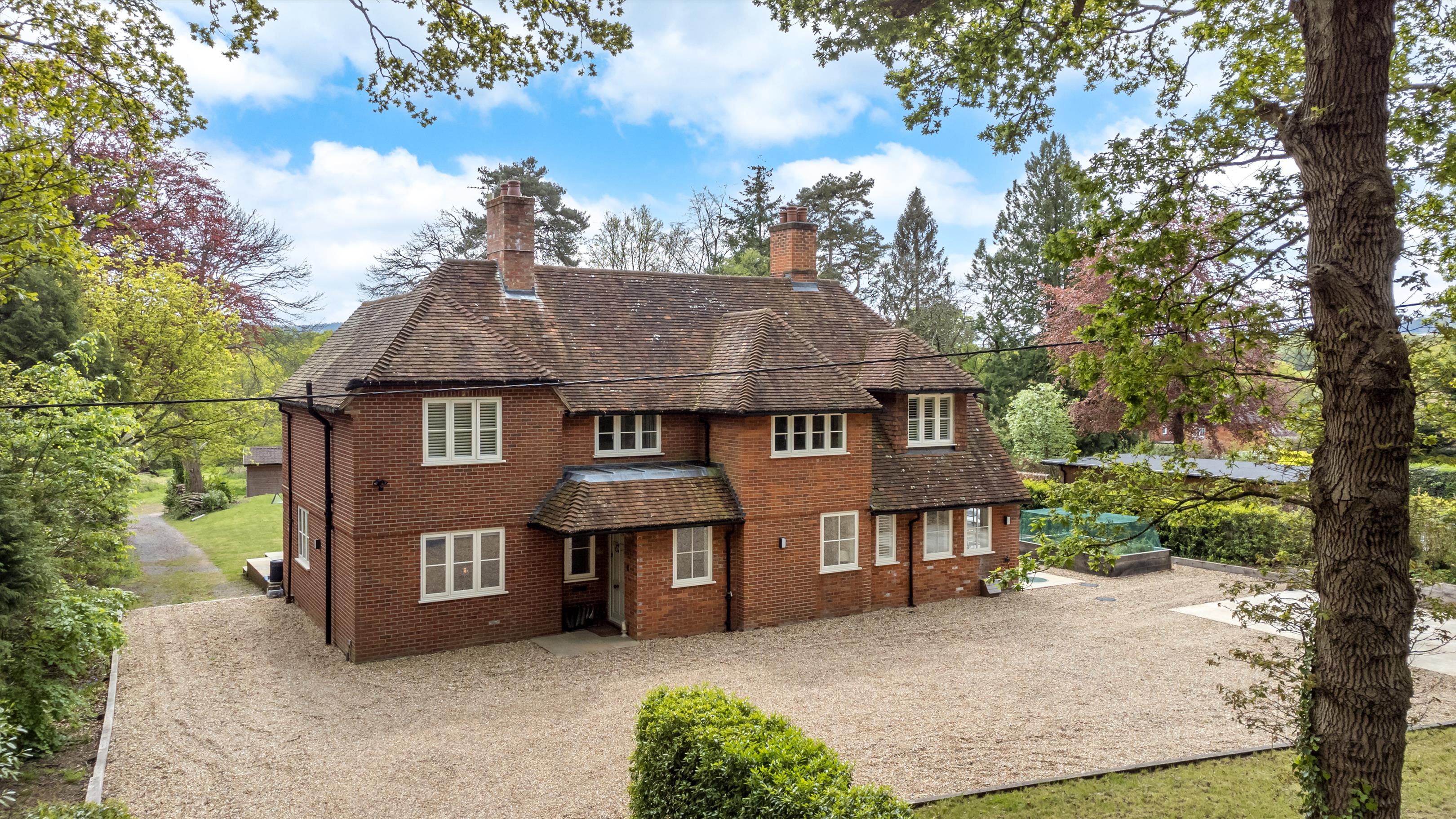 5 bedroom detached house for sale 0